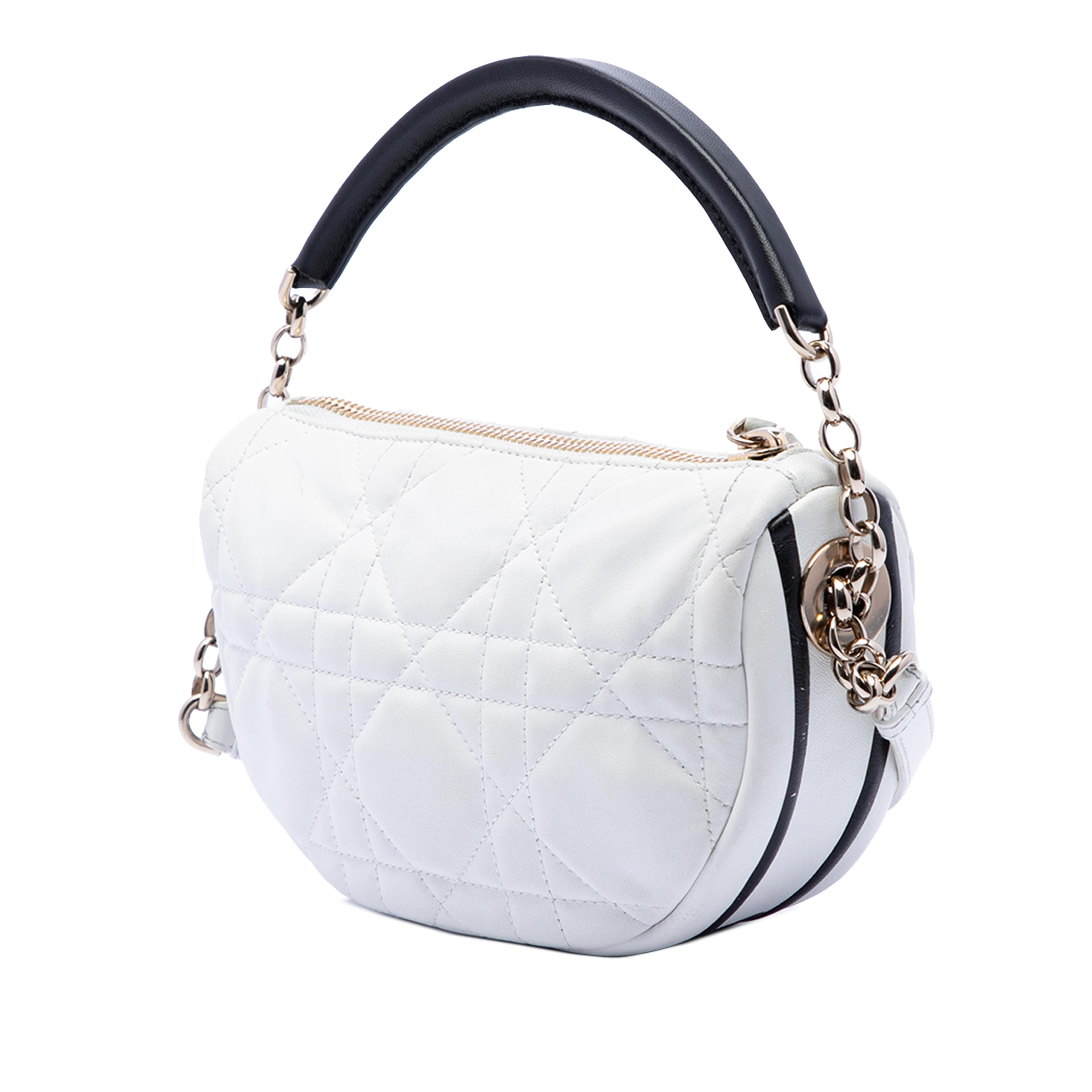 Dior Small Lambskin Cannage Dior Vibe Hobo, från Luxclusif, i färgen vit. Klicka för att öppna bilden i stort format