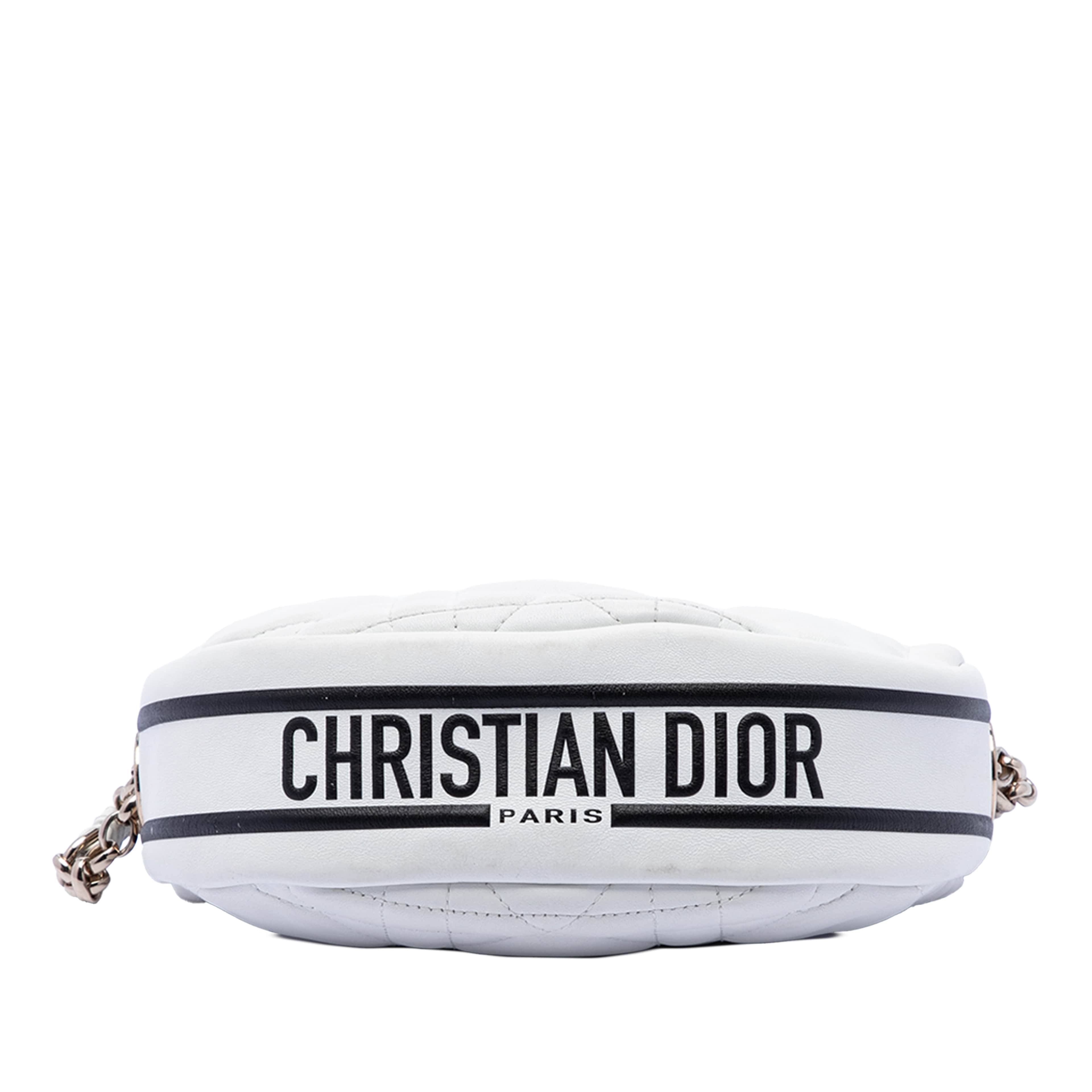 Dior Small Lambskin Cannage Dior Vibe Hobo, från Luxclusif, i färgen vit. Klicka för att öppna bilden i stort format