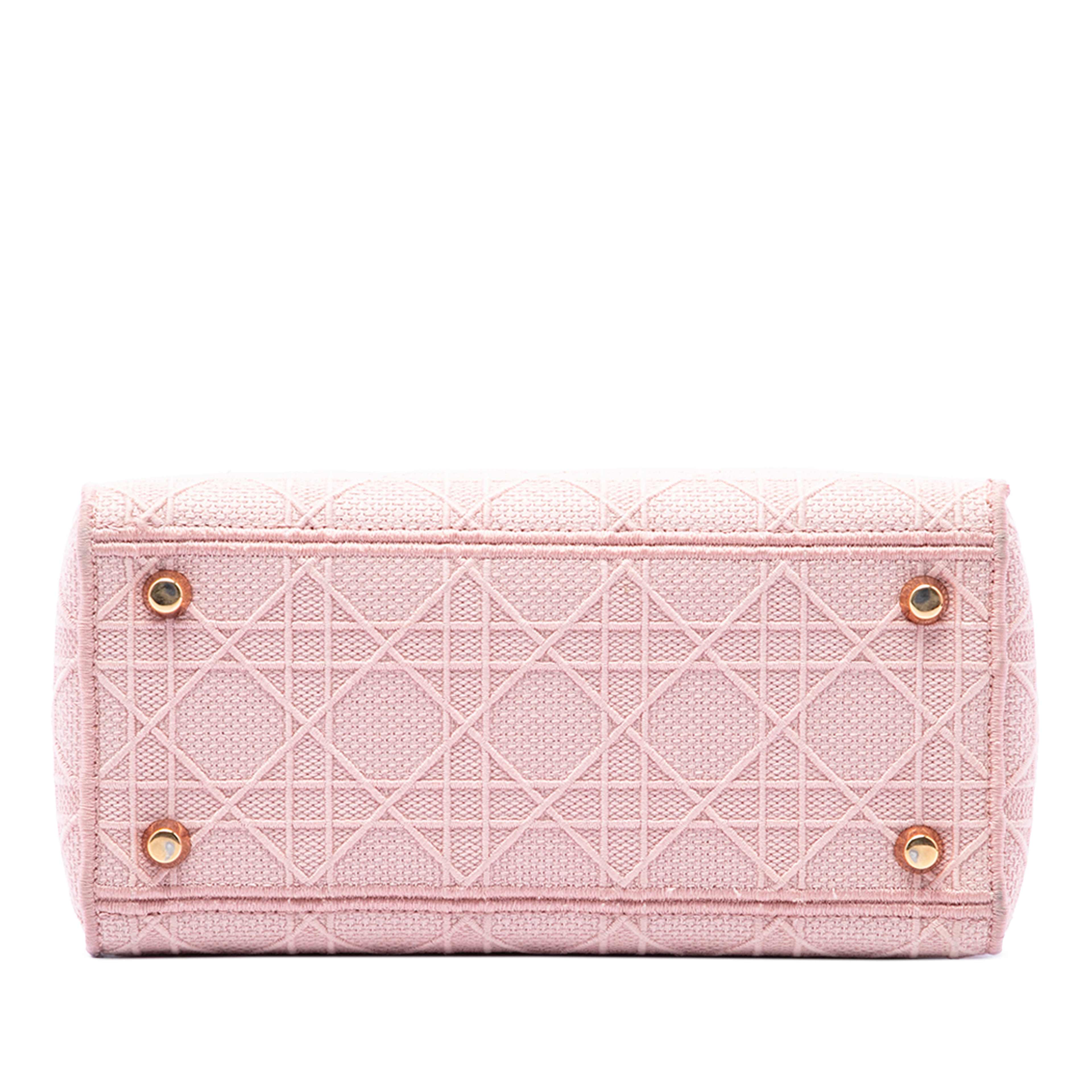 Dior Medium Embroidered Canvas Cannage Lady D Lite, från Luxclusif, i färgen rosa. Klicka för att öppna bilden i stort format