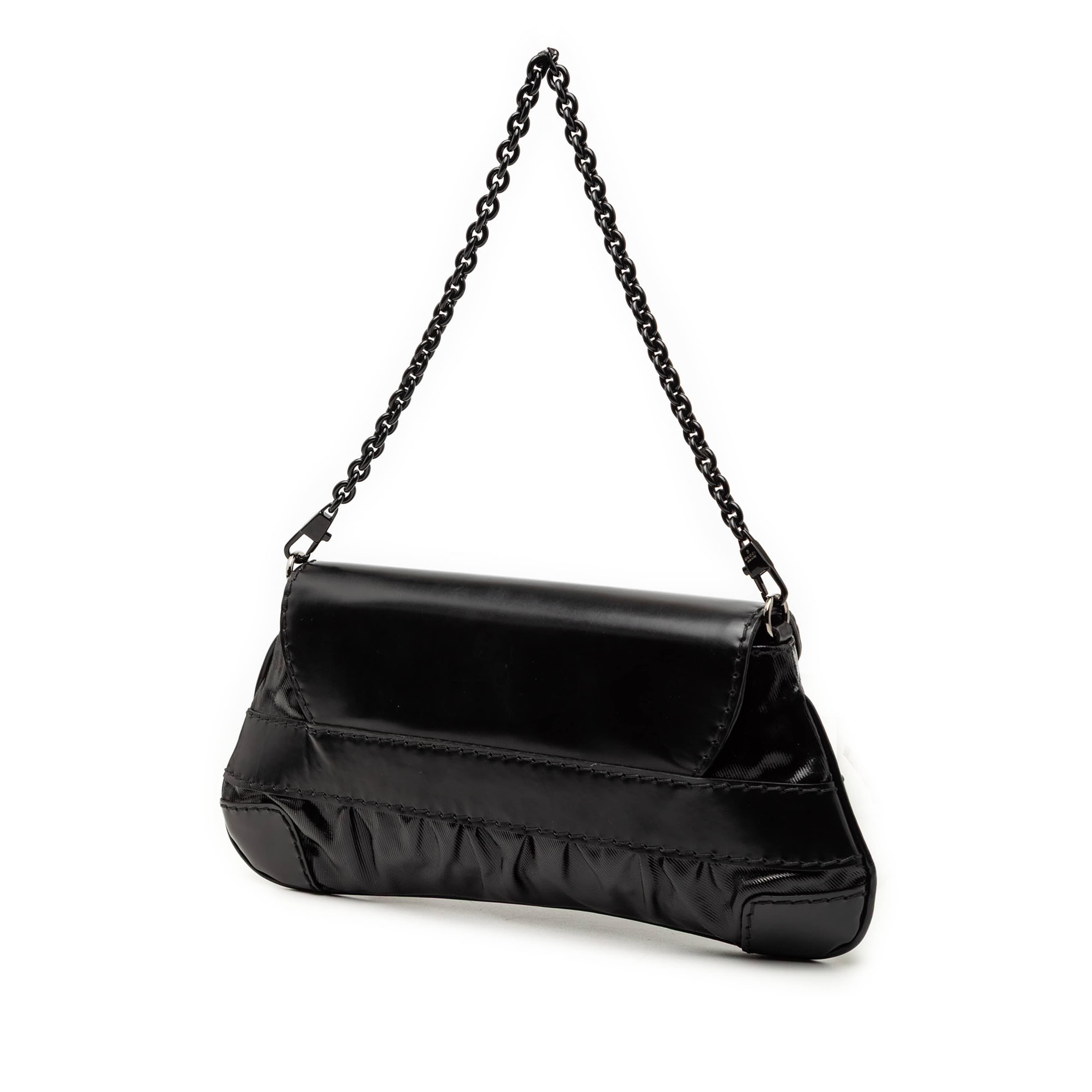 Gucci Coated Canvas Dialux Queen Shoulder Bag, från Luxclusif, i färgen black. Klicka för att öppna bilden i stort format