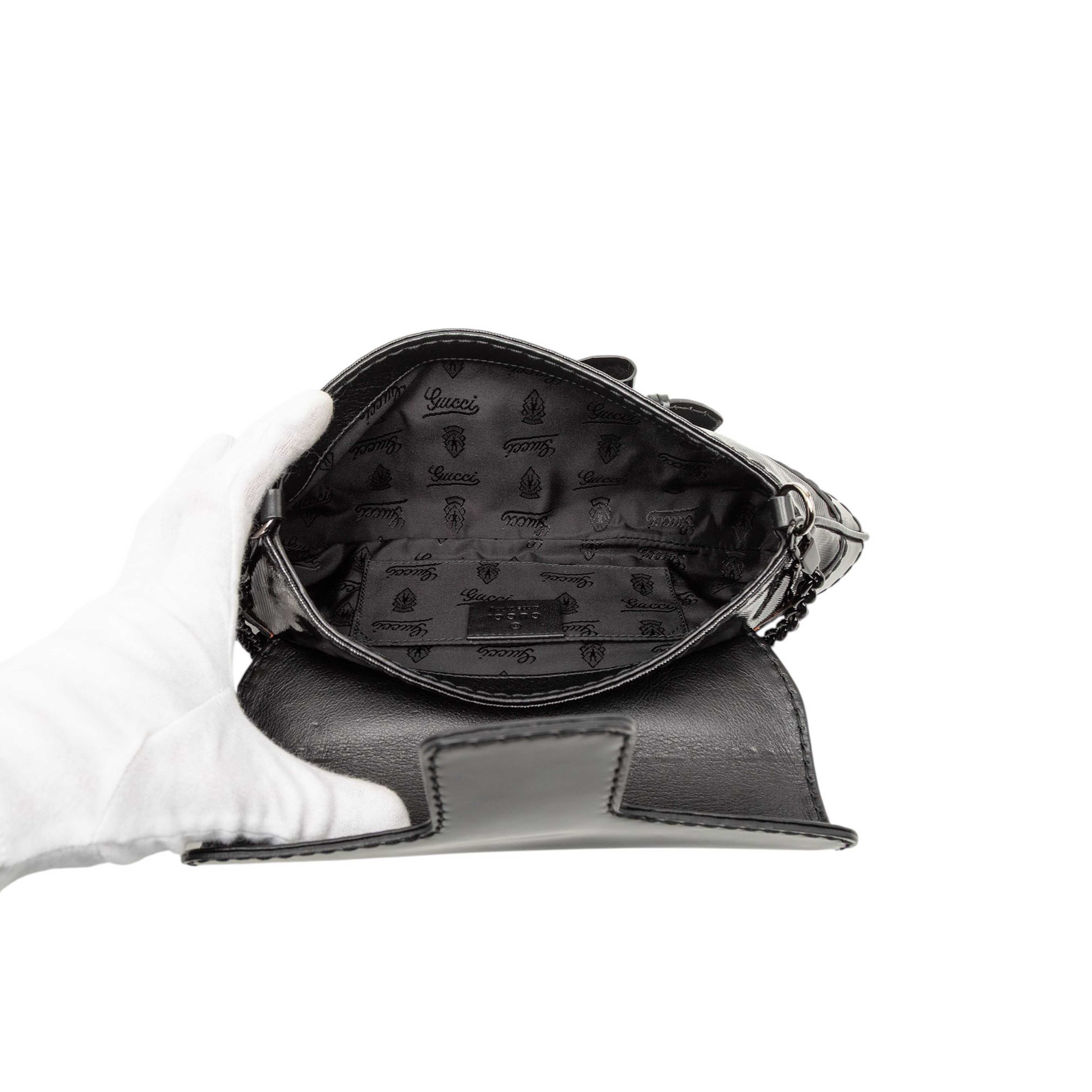 Gucci Coated Canvas Dialux Queen Shoulder Bag, från Luxclusif, i färgen black. Klicka för att öppna bilden i stort format