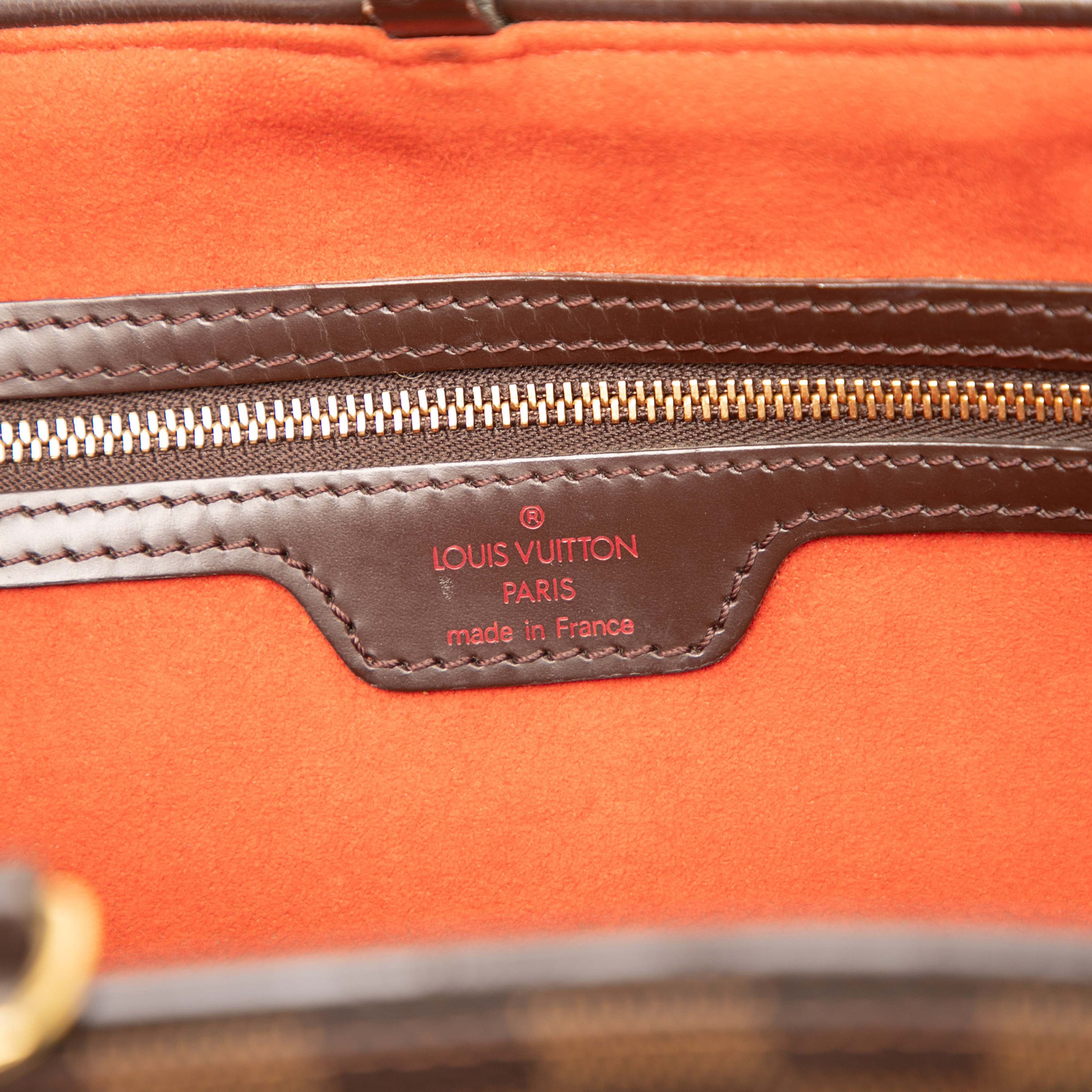 Louis Vuitton Damier Ebene Manosque Pm, från Luxclusif, i färgen brown. Klicka för att öppna bilden i stort format