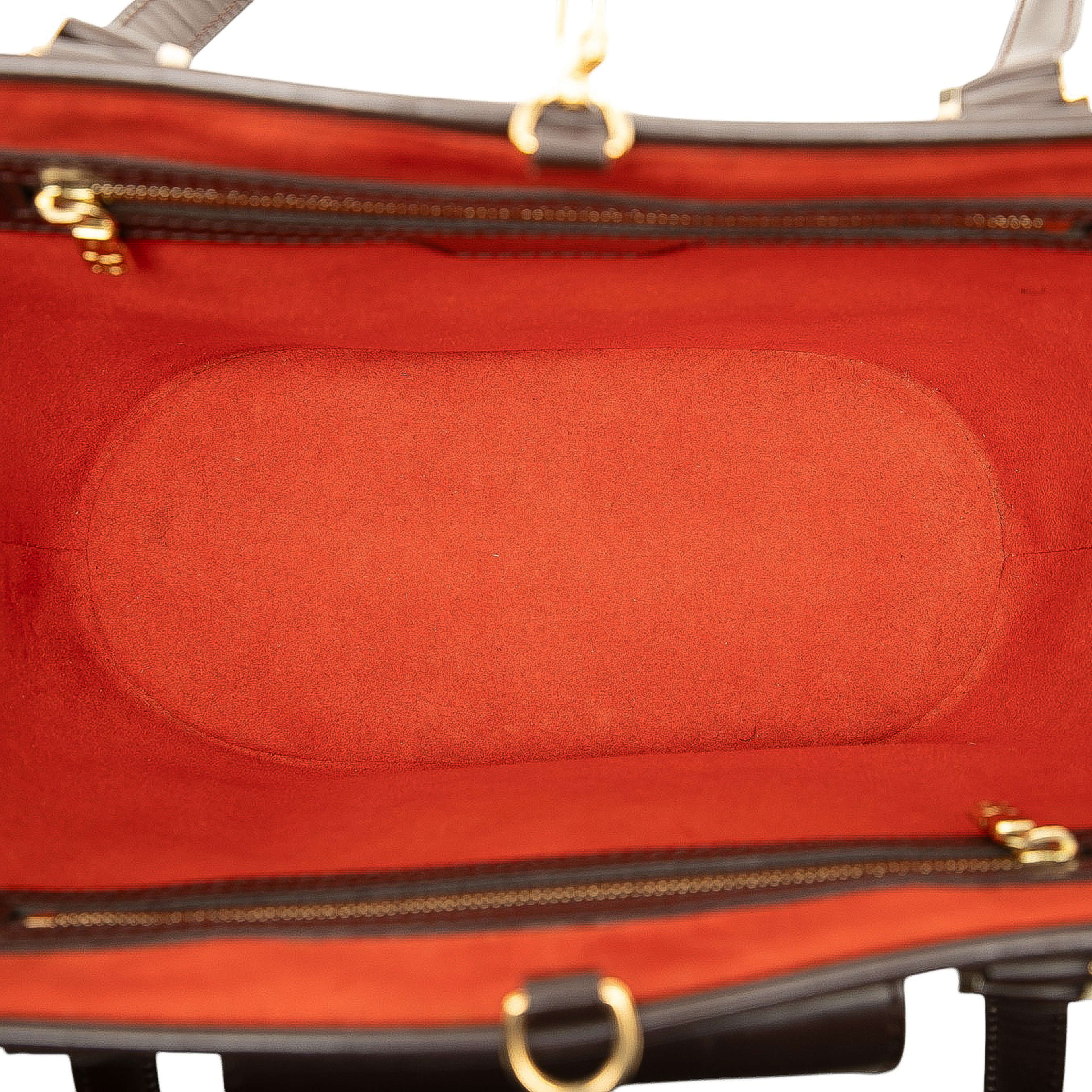 Louis Vuitton Damier Ebene Manosque Pm, från Luxclusif, i färgen brown. Klicka för att öppna bilden i stort format