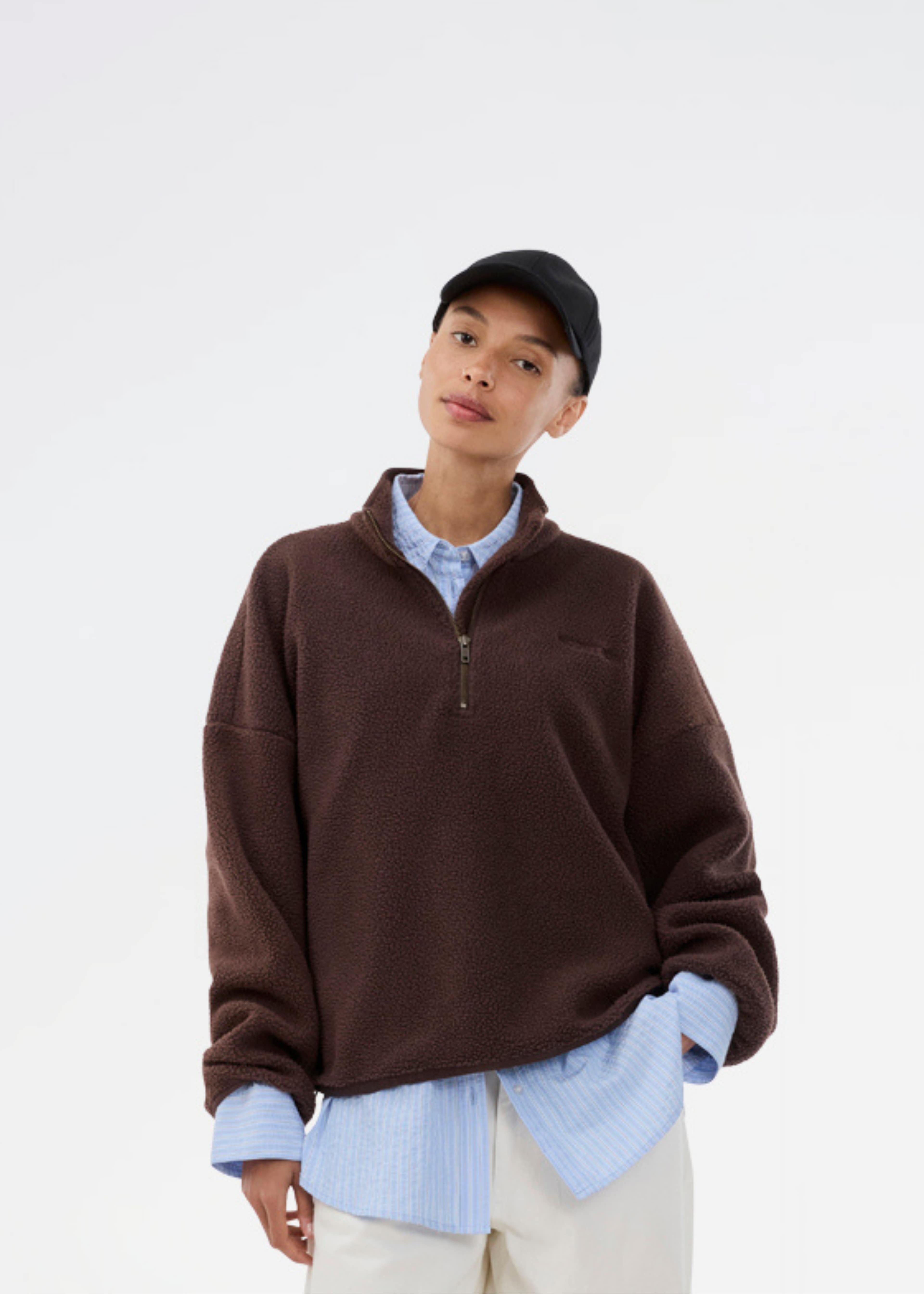 Urielmd Fleece, från Modström, i färgen seal brown. Klicka för att öppna bilden i stort format