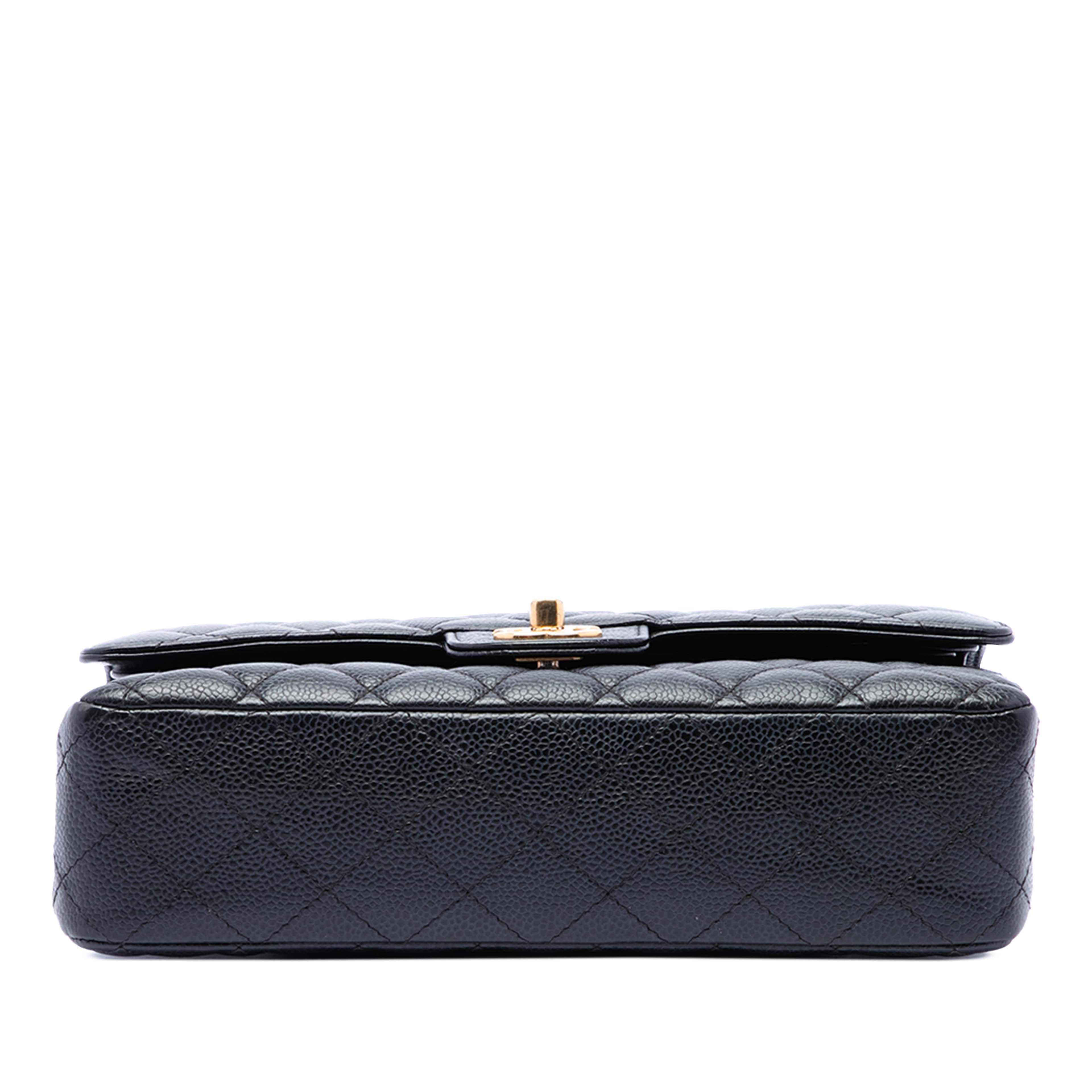 Chanel Medium Classic Caviar Double Flap, från Luxclusif, i färgen svart. Klicka för att öppna bilden i stort format