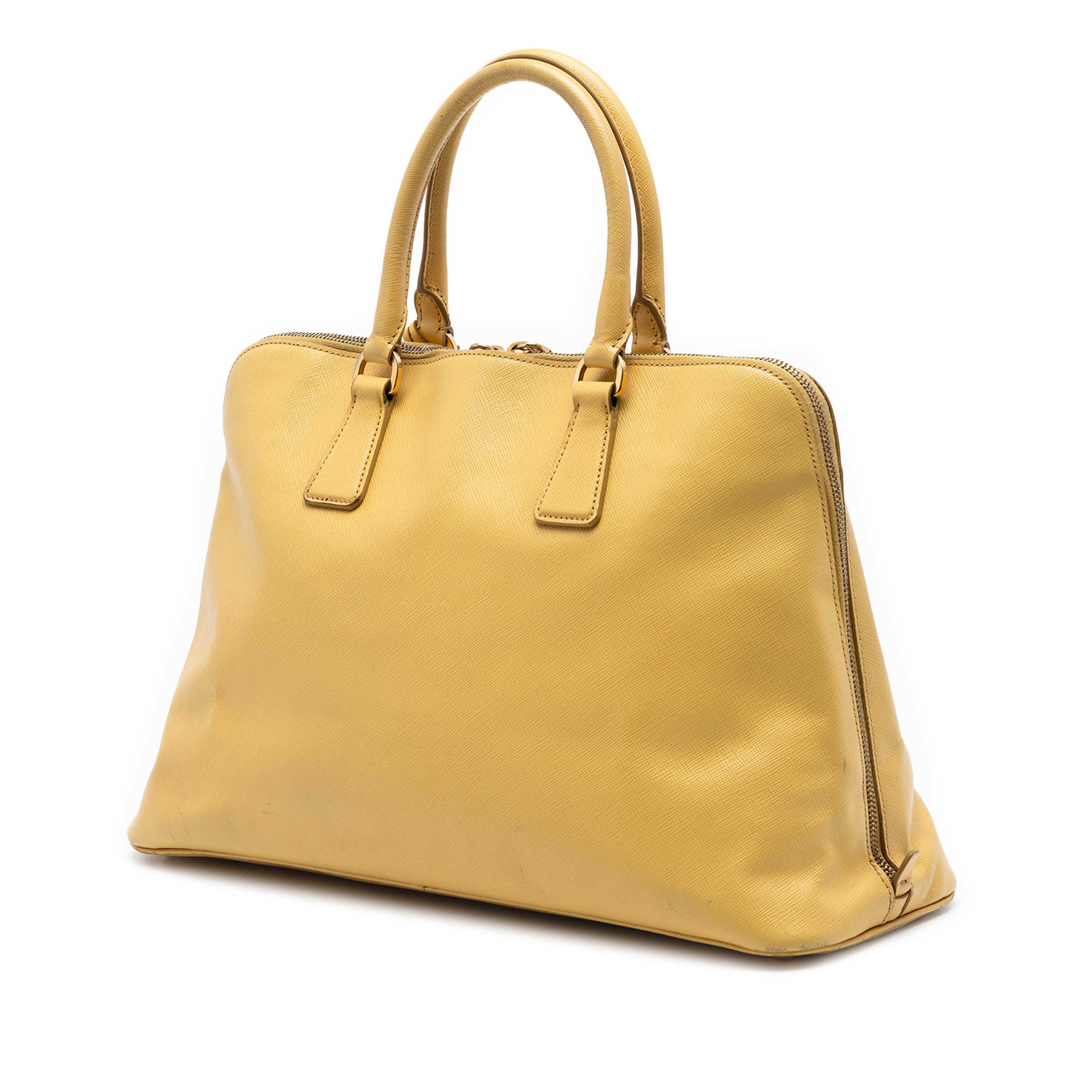 Prada Large Saffiano Lux Promenade Satchel, från Luxclusif, i färgen gul. Klicka för att öppna bilden i stort format