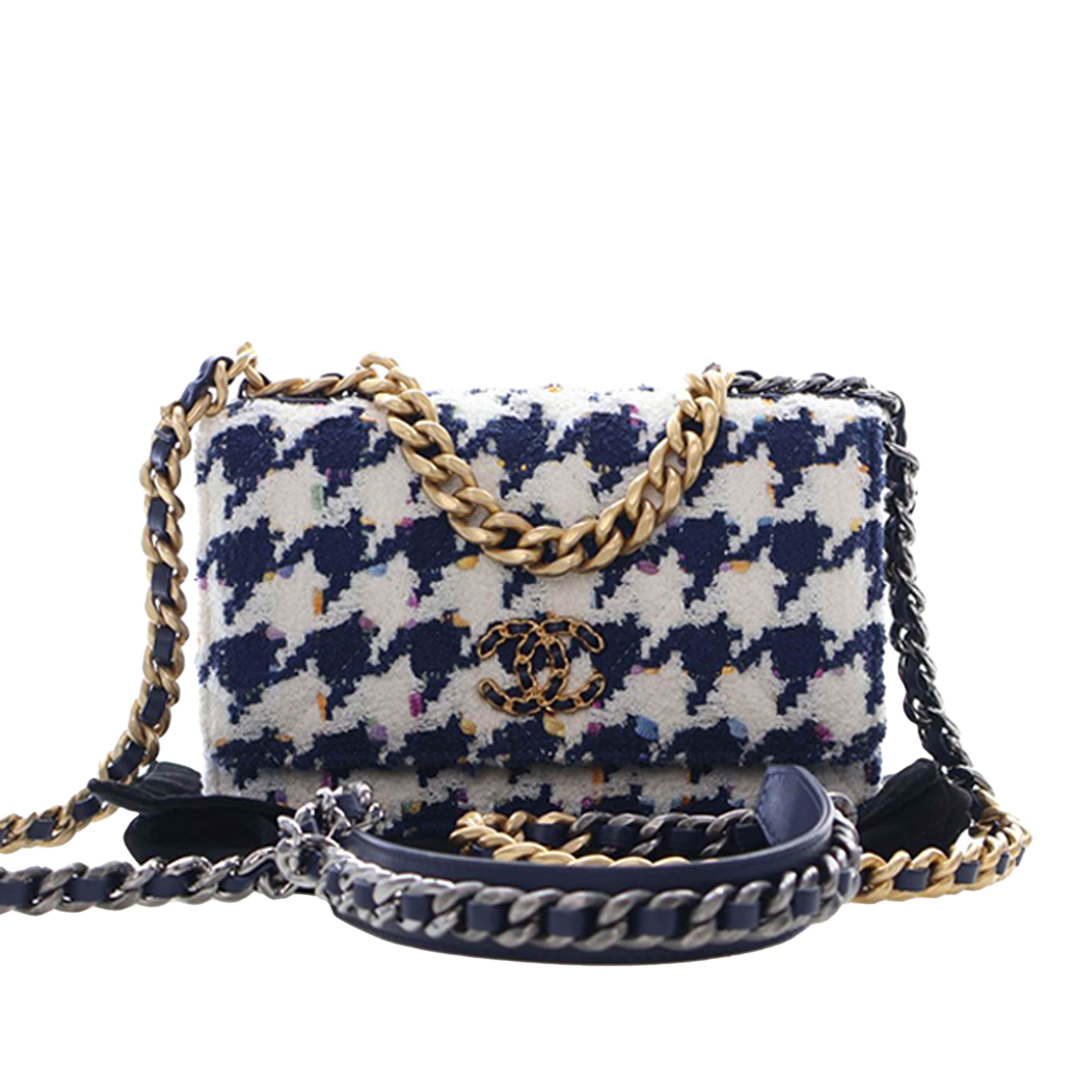 Chanel Tweed 19 Wallet On Chain, från Luxclusif, i färgen navy. Klicka för att öppna bilden i stort format