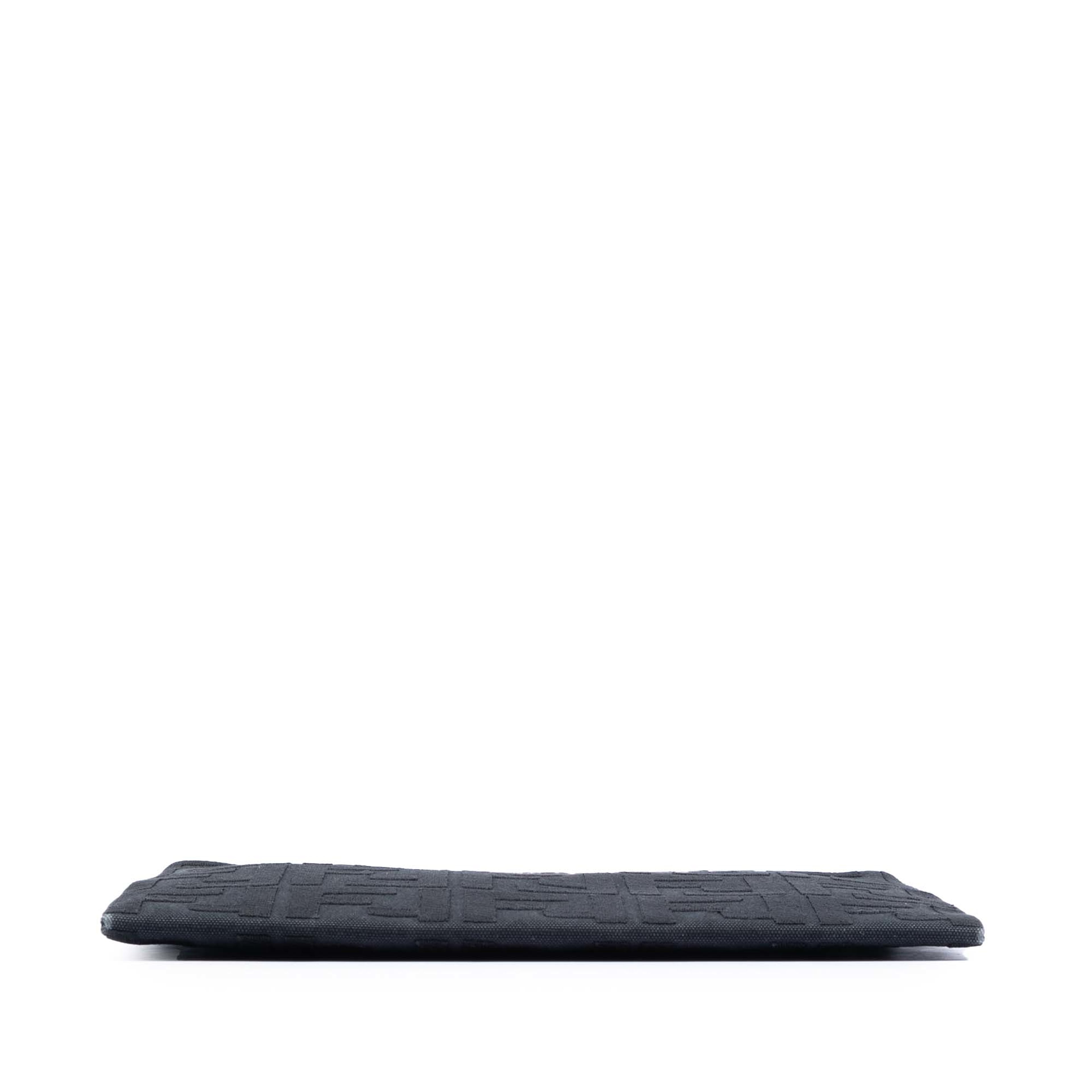 Fendi Zucca Canvas Clutch, från Luxclusif, i färgen svart. Klicka för att öppna bilden i stort format