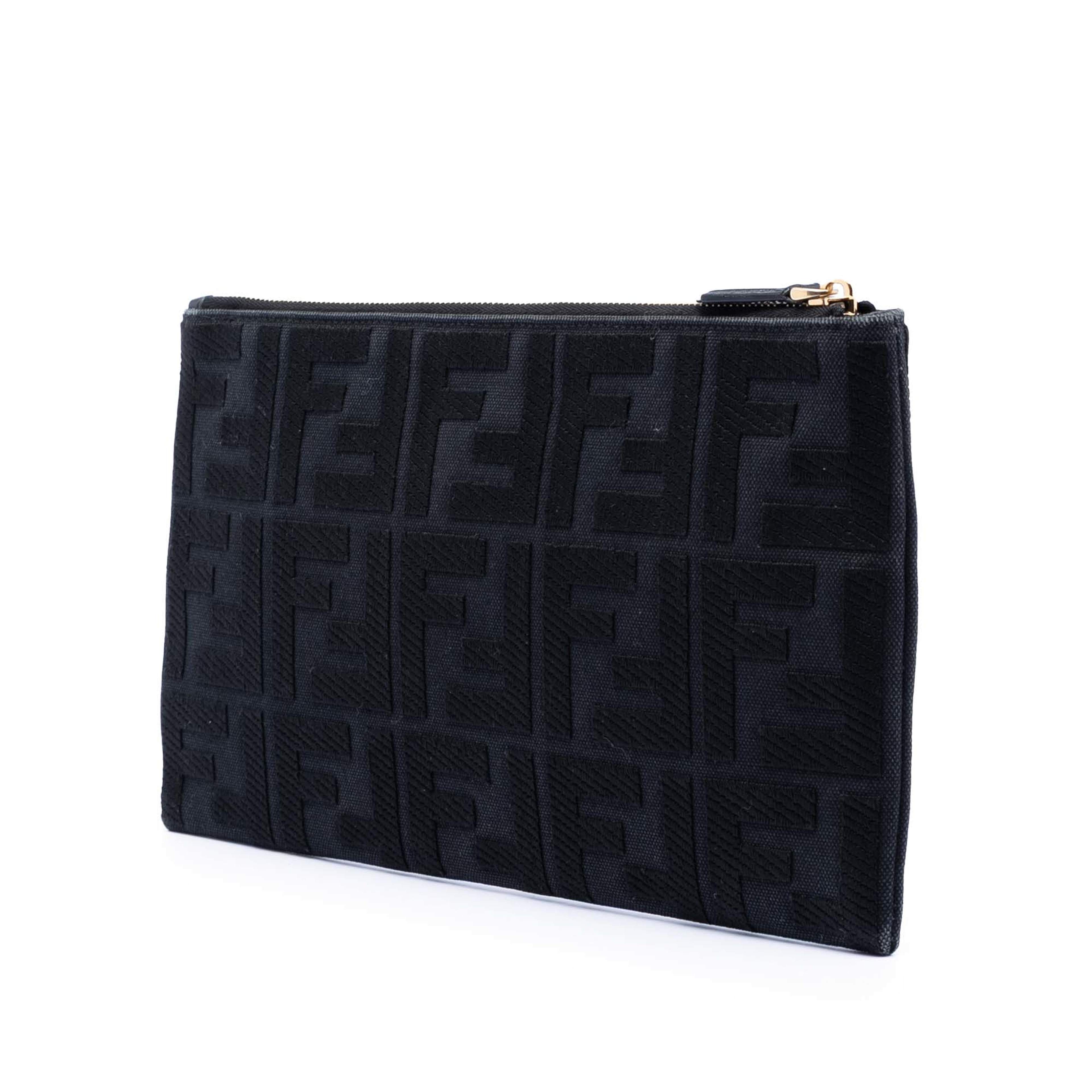Fendi Zucca Canvas Clutch, från Luxclusif, i färgen black. Klicka för att öppna bilden i stort format