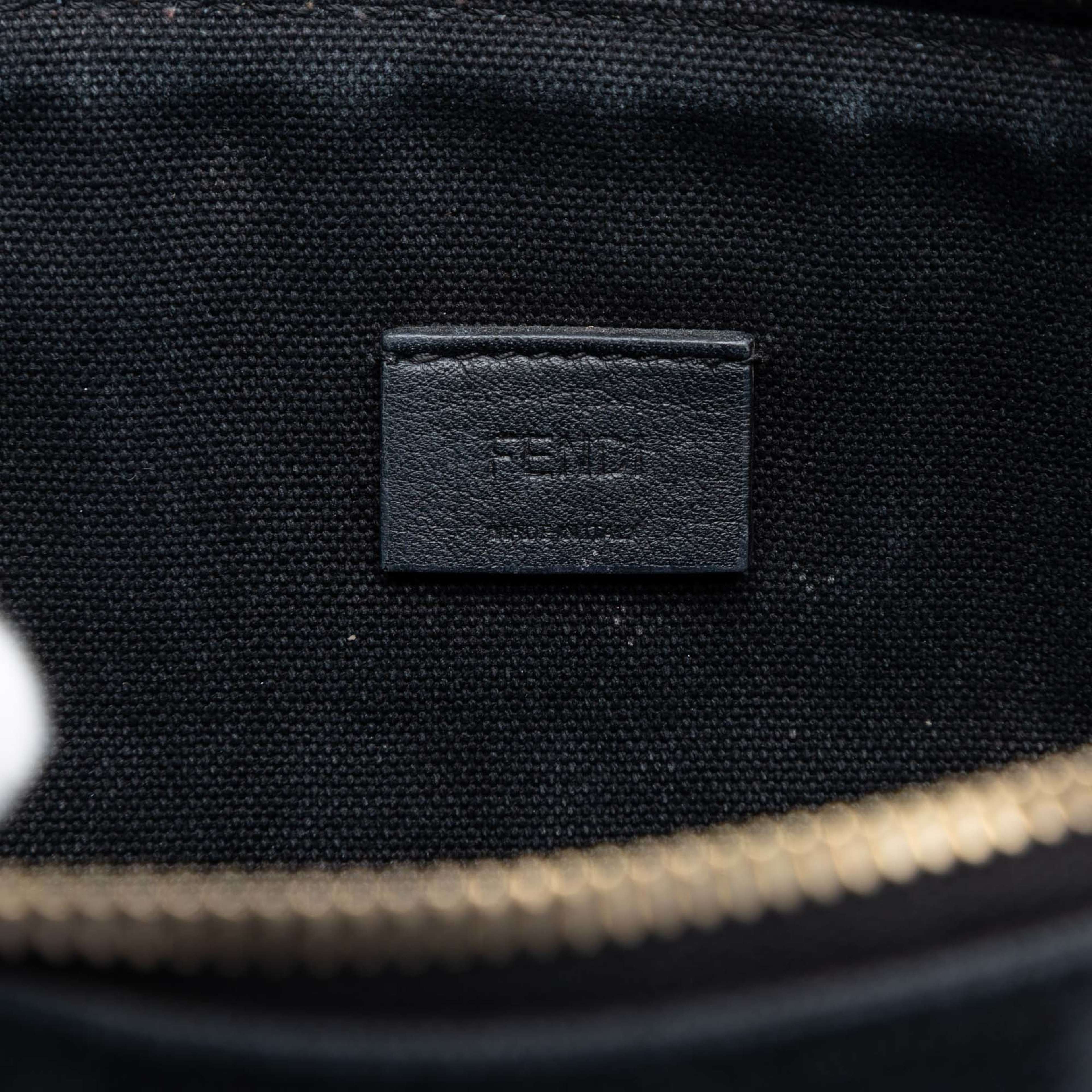 Fendi Zucca Canvas Clutch, från Luxclusif, i färgen black. Klicka för att öppna bilden i stort format