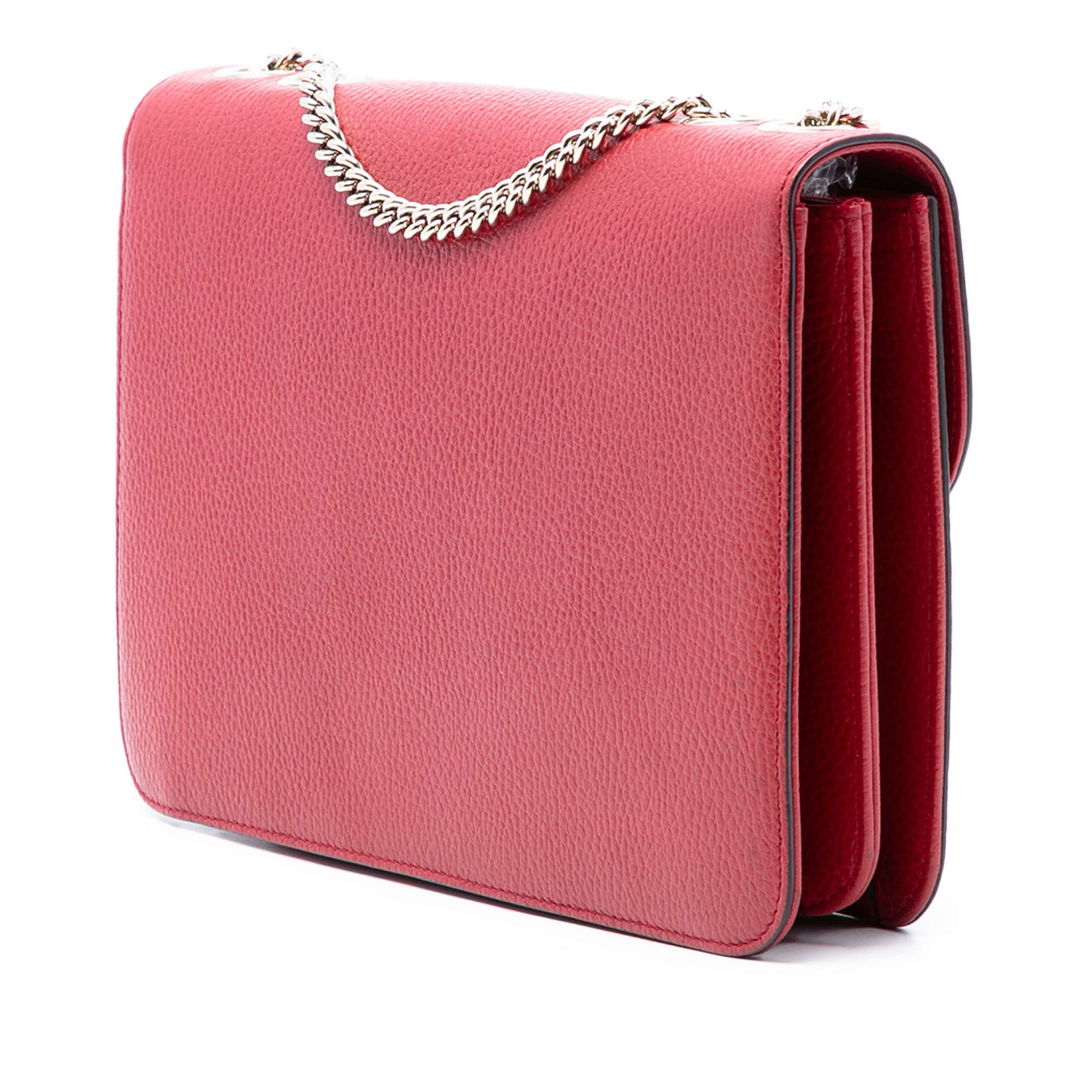 Gucci Medium Dollar Calfskin Interlocking G Crossbody, från Luxclusif, i färgen red. Klicka för att öppna bilden i stort format