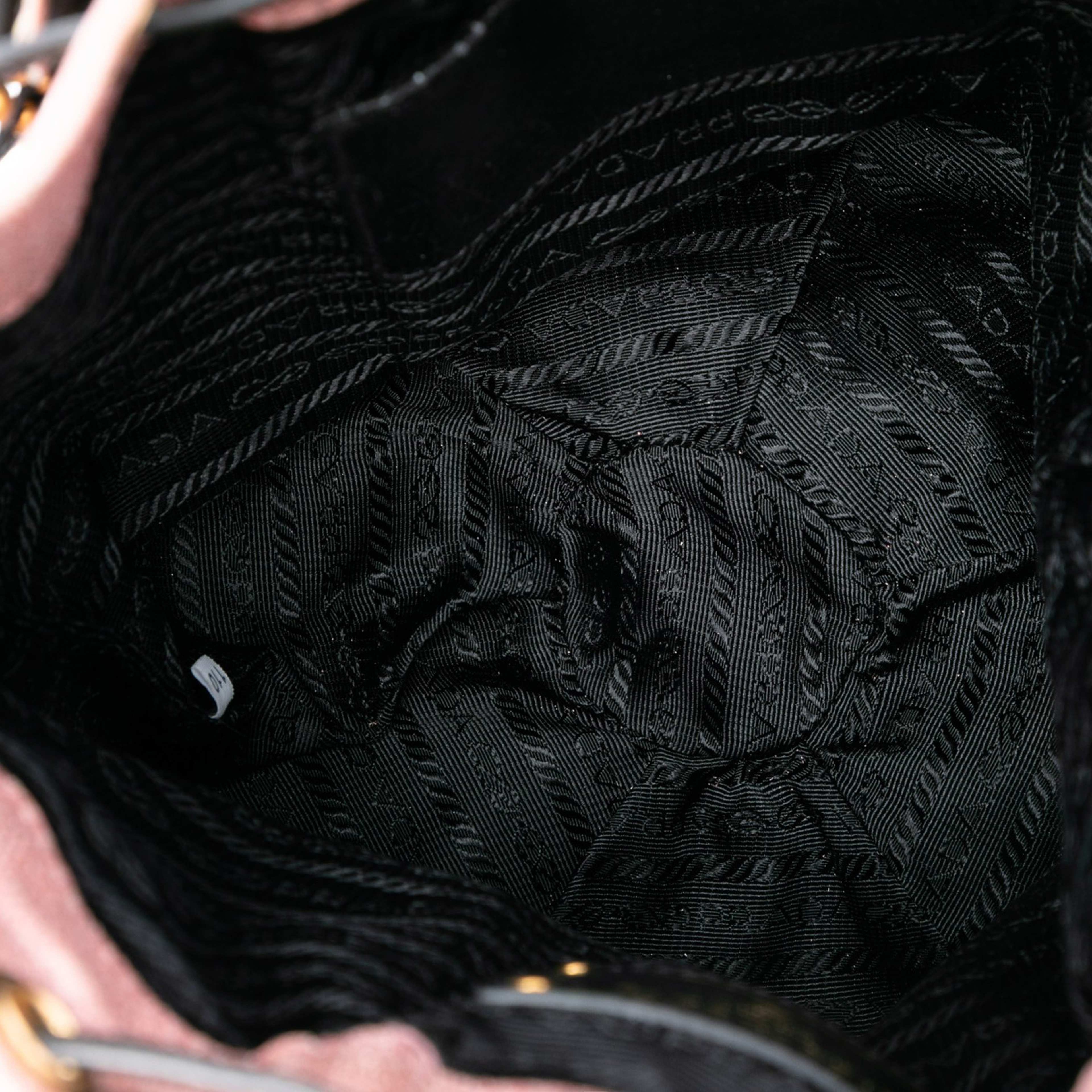 Prada Craquele Leather Embellished Fringe Bucket Bag, från Luxclusif, i färgen pink. Klicka för att öppna bilden i stort format