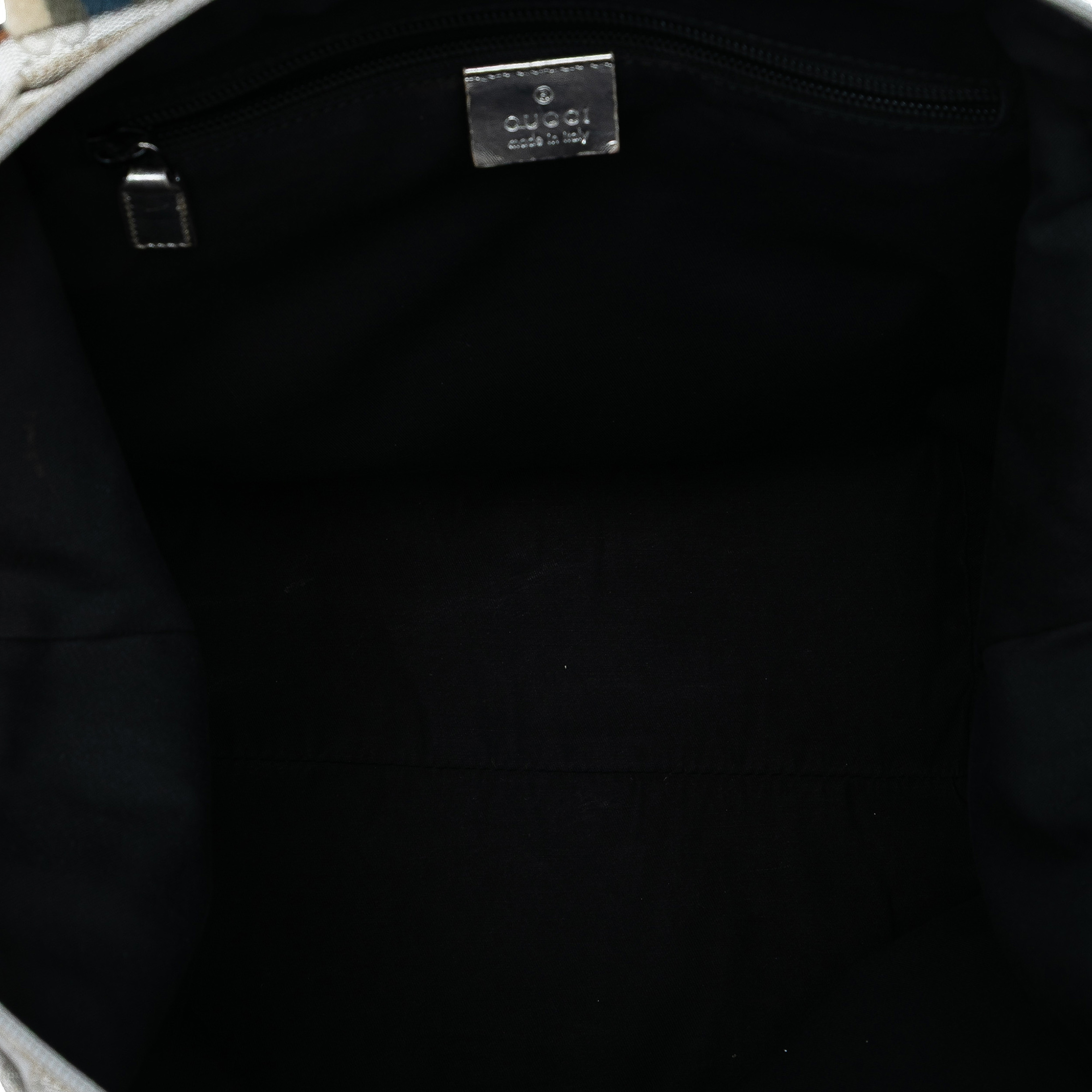 Gucci Gg Canvas Web Tote, från Luxclusif, i färgen silver. Klicka för att öppna bilden i stort format