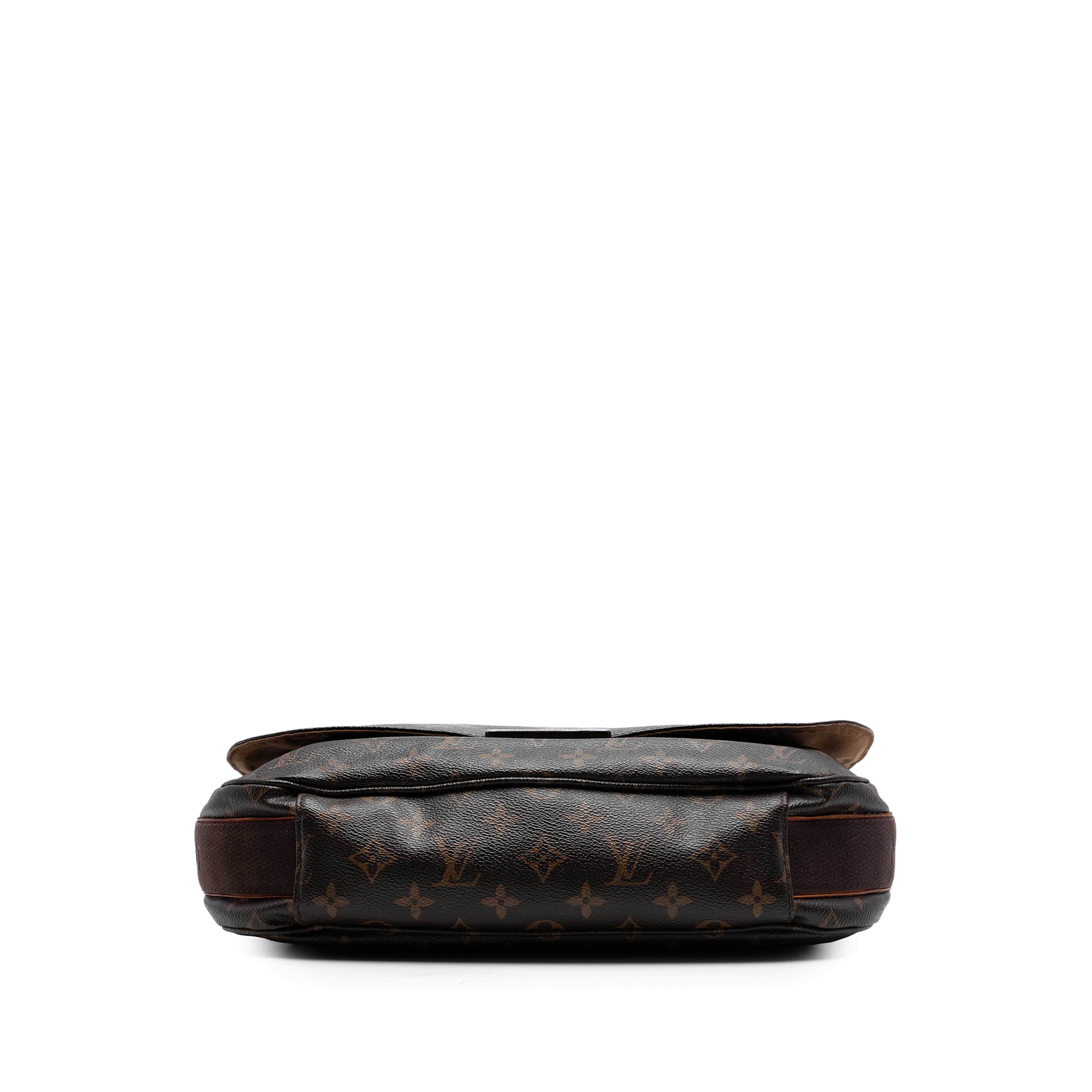 Louis Vuitton Monogram Beaubourg Messenger Mm, från Luxclusif, i färgen brun. Klicka för att öppna bilden i stort format