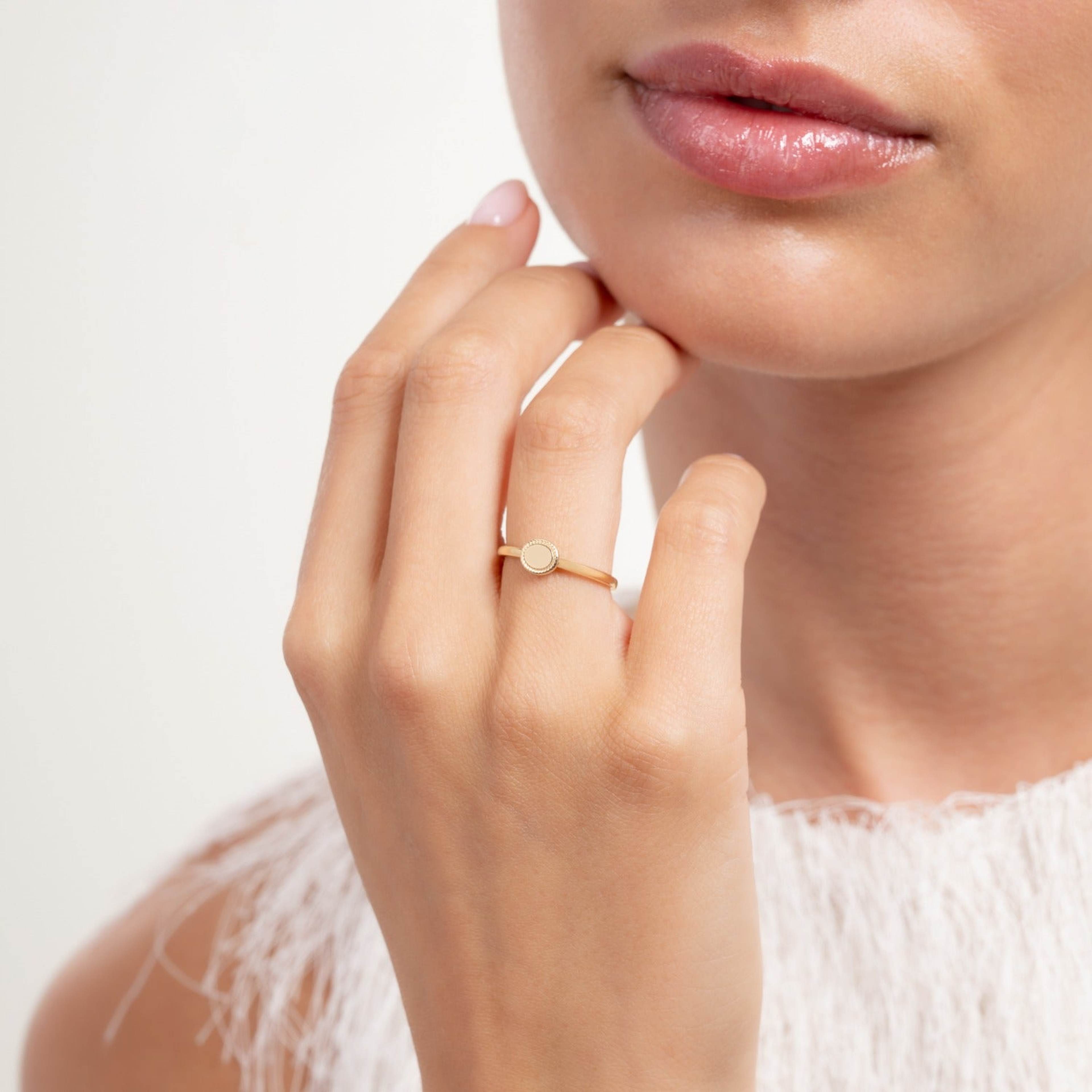 Le Marais Adeline Ring I 14k Guld, från Isabel Bernard, i färgen goud. Klicka för att öppna bilden i stort format