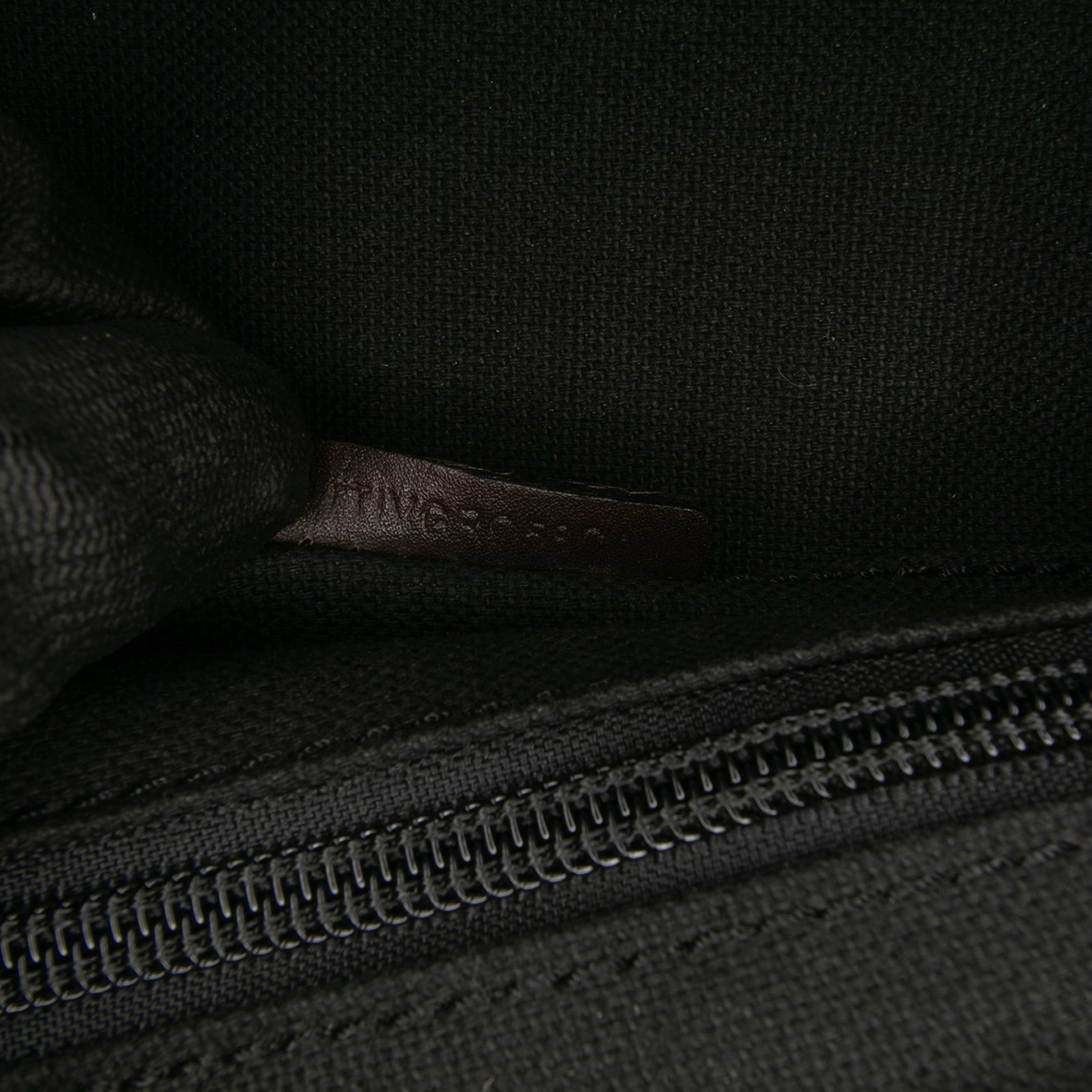 Burberry Haymarket Check Coated Canvas Tote, från Luxclusif, i färgen beige. Klicka för att öppna bilden i stort format