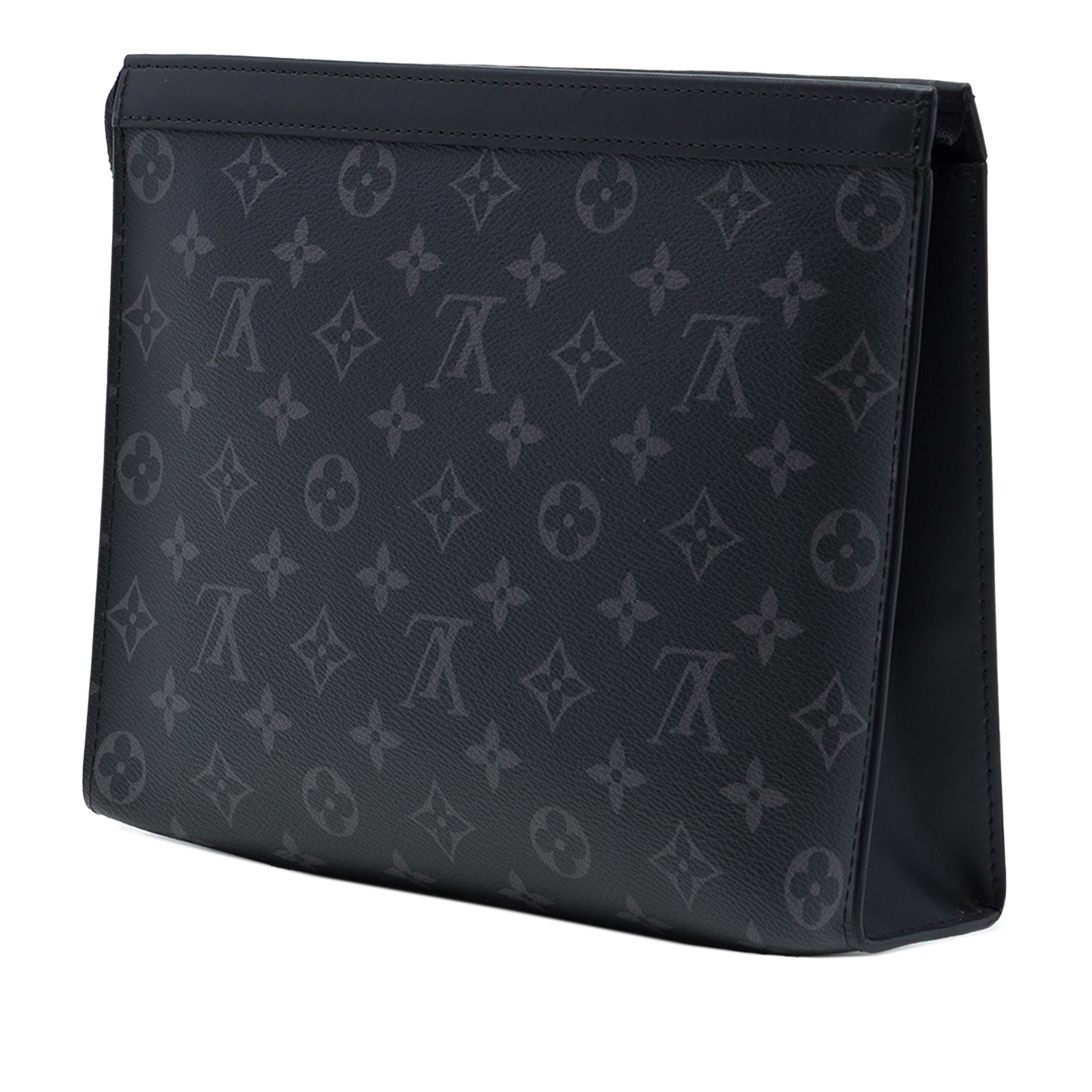 Louis Vuitton Monogram Eclipse Pochette Voyage Mm, från Luxclusif, i färgen svart. Klicka för att öppna bilden i stort format