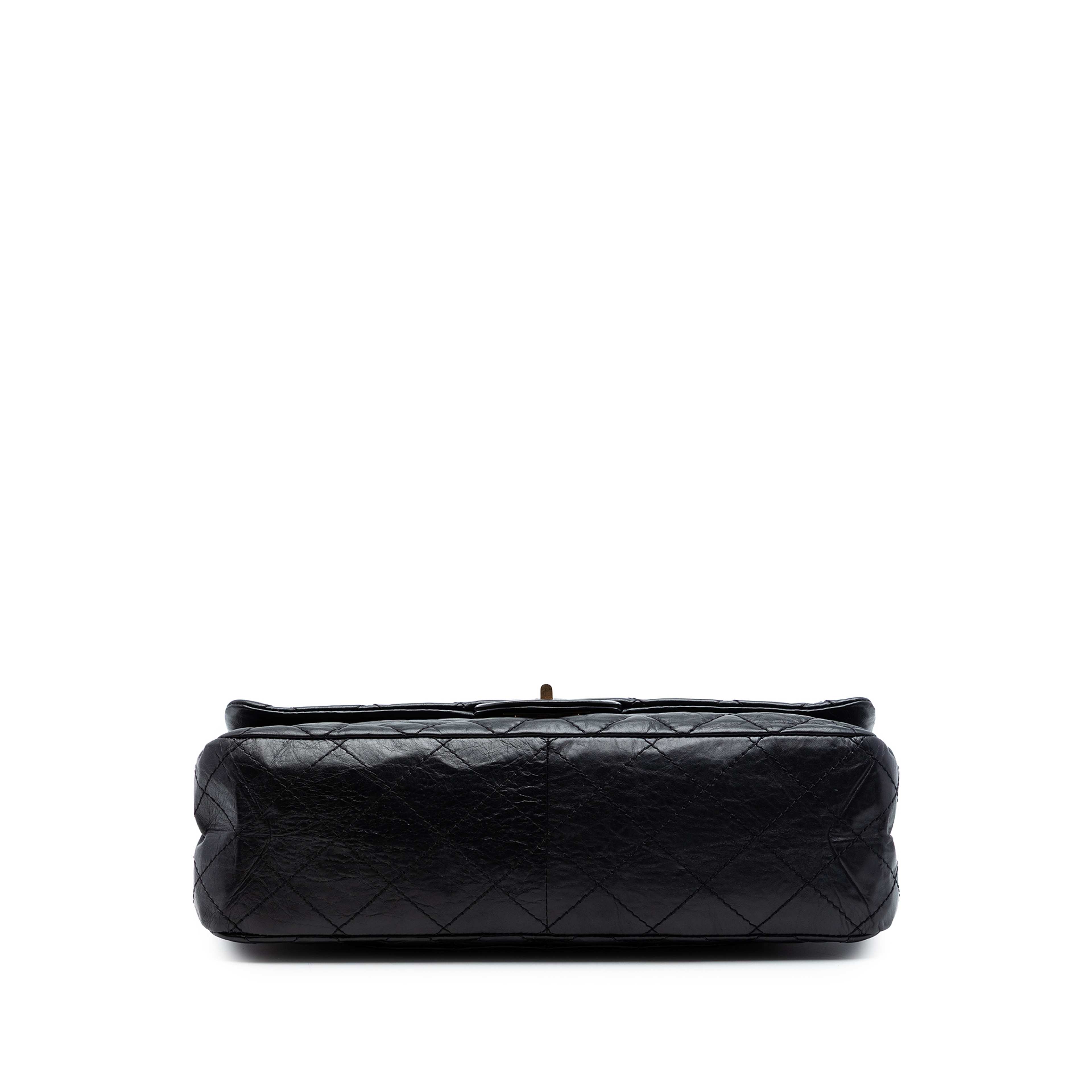Chanel Quilted Aged Calfskin Reissue 2.55 Double Flap 227, från Luxclusif, i färgen svart. Klicka för att öppna bilden i stort format