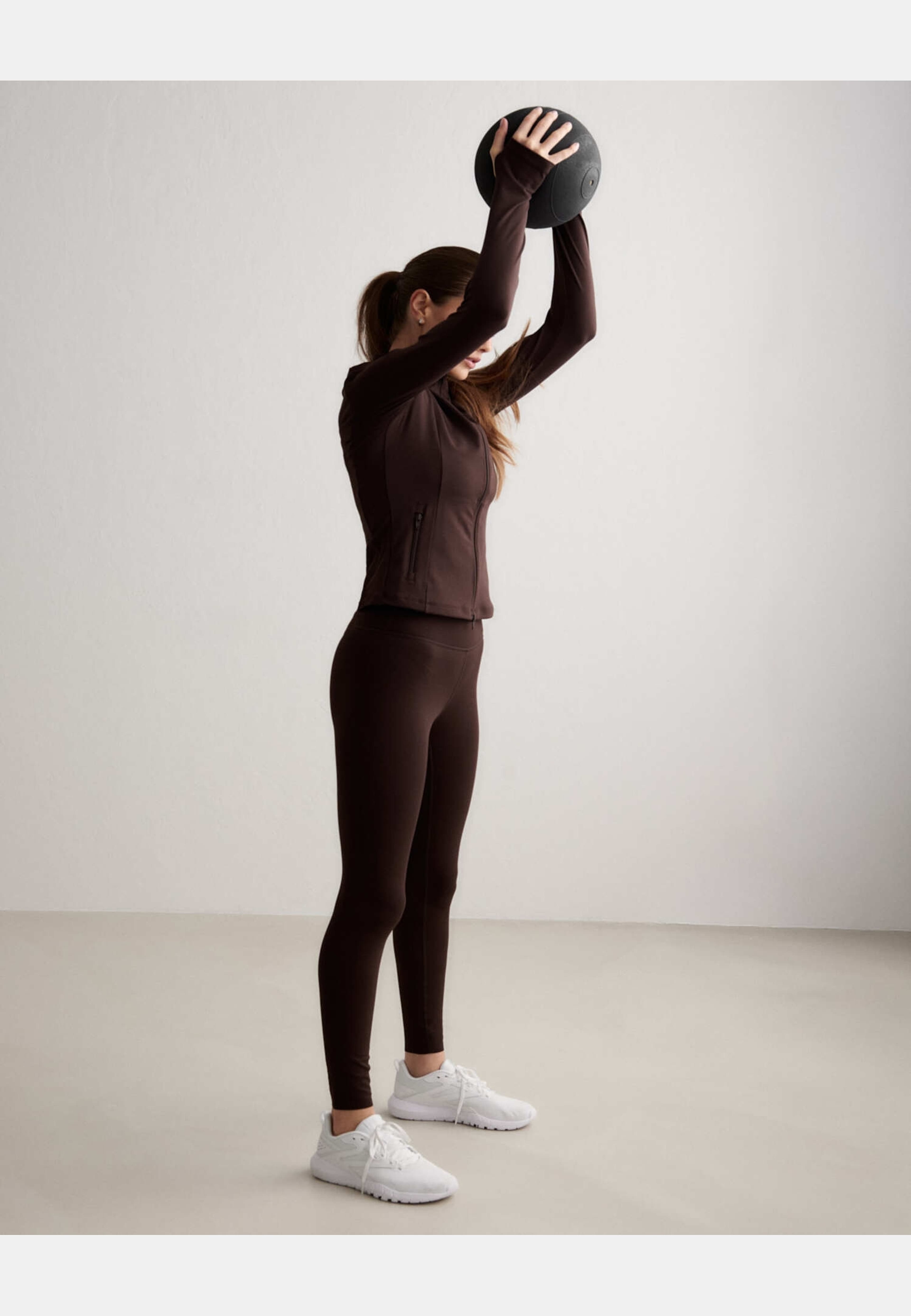 Sense Petite Tights, från aim'n, i färgen chocolate. Klicka för att öppna bilden i stort format