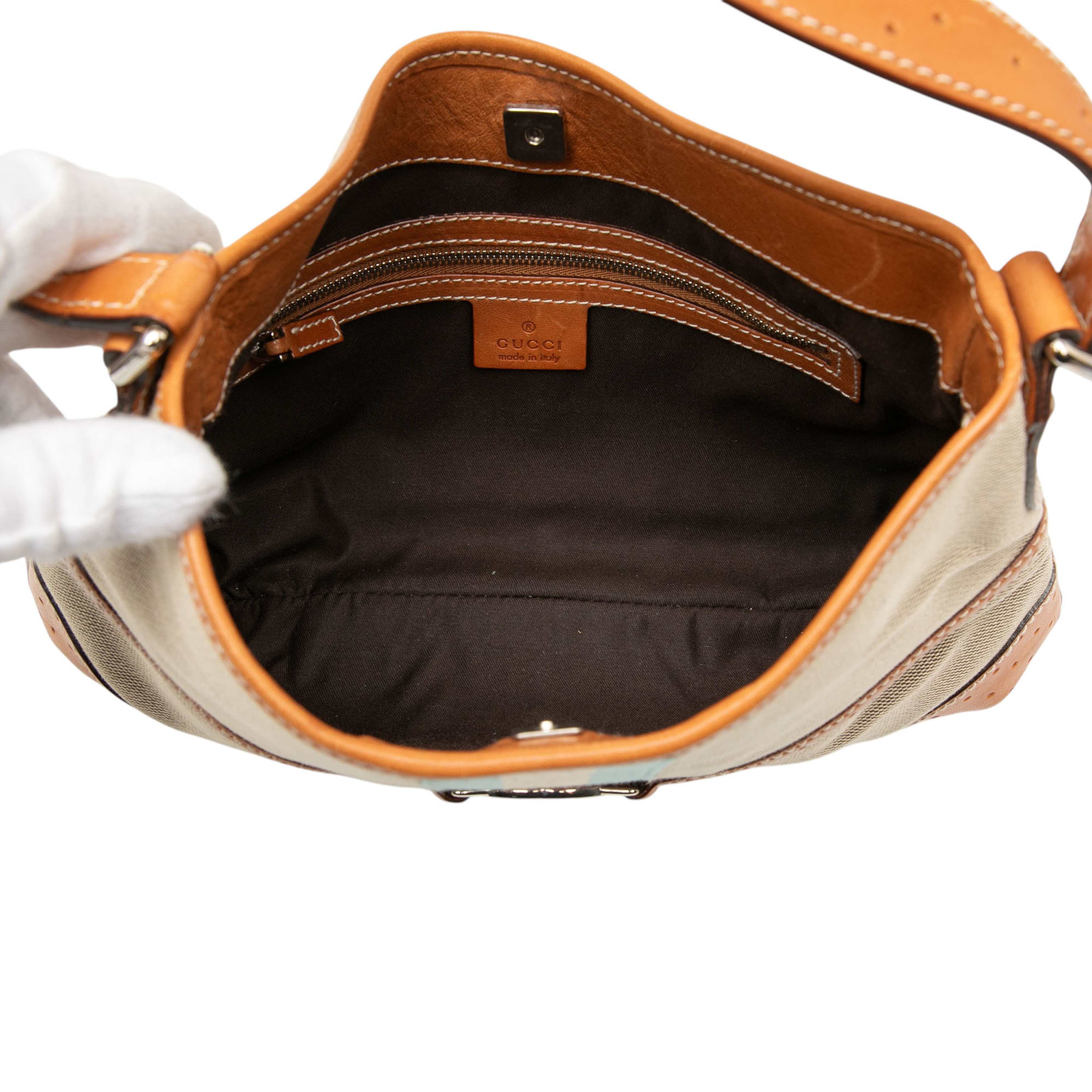 Gucci Canvas Web Reins Shoulder Bag, från Luxclusif, i färgen beige. Klicka för att öppna bilden i stort format