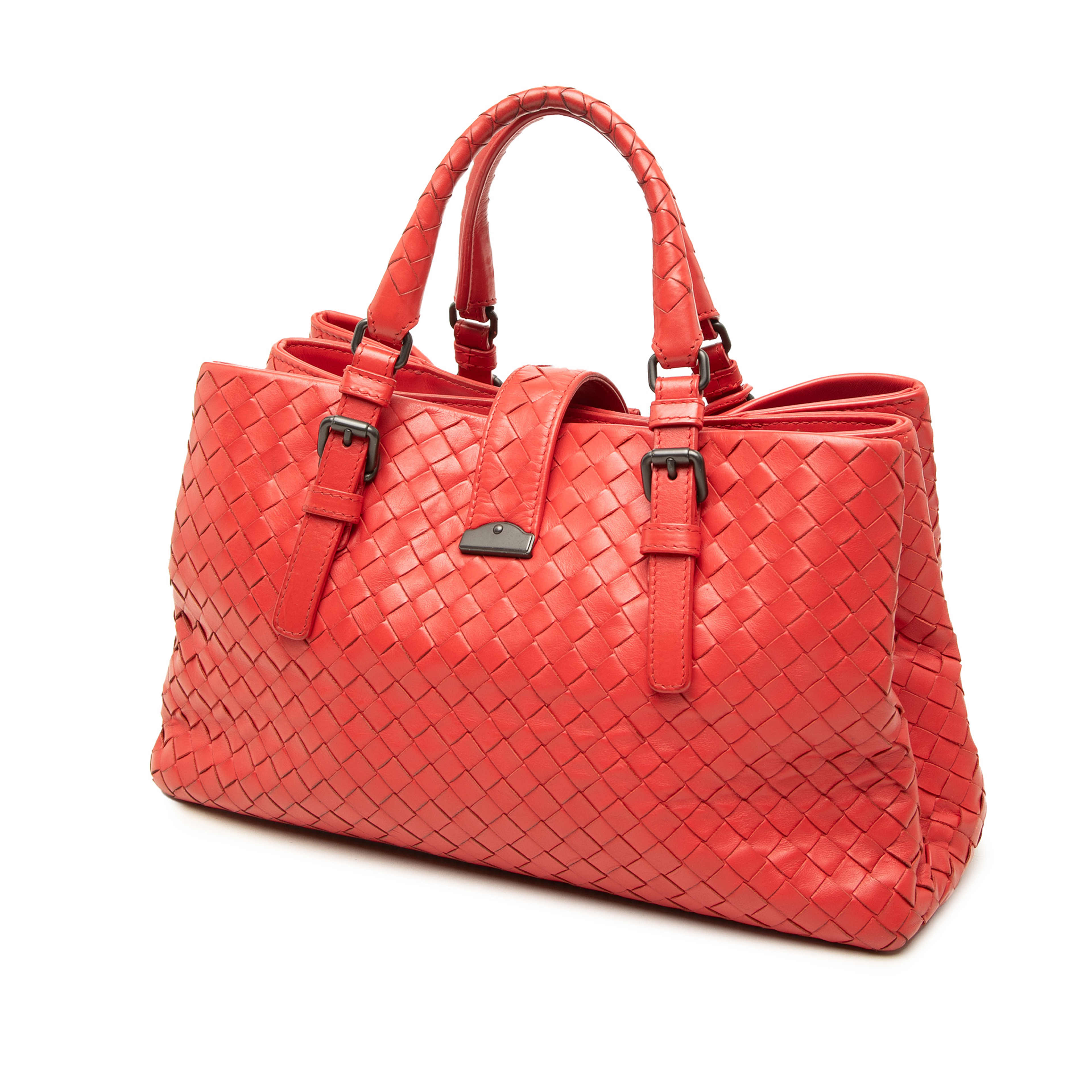 Bottega Veneta Small Nappa Intrecciato Roma Satchel, från Luxclusif, i färgen röd. Klicka för att öppna bilden i stort format