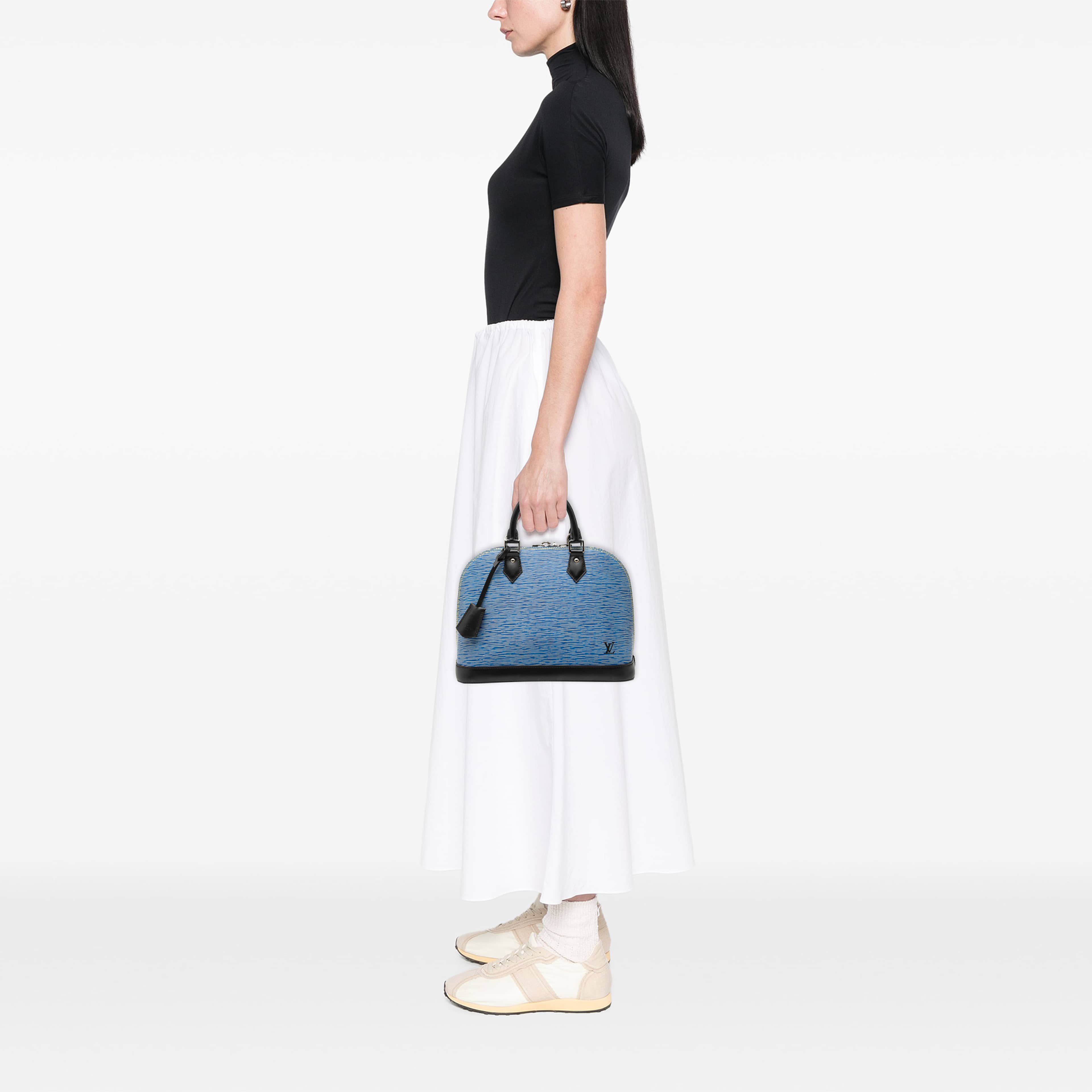 Louis Vuitton Epi Denim Alma Pm, från Luxclusif, i färgen svart. Klicka för att öppna bilden i stort format
