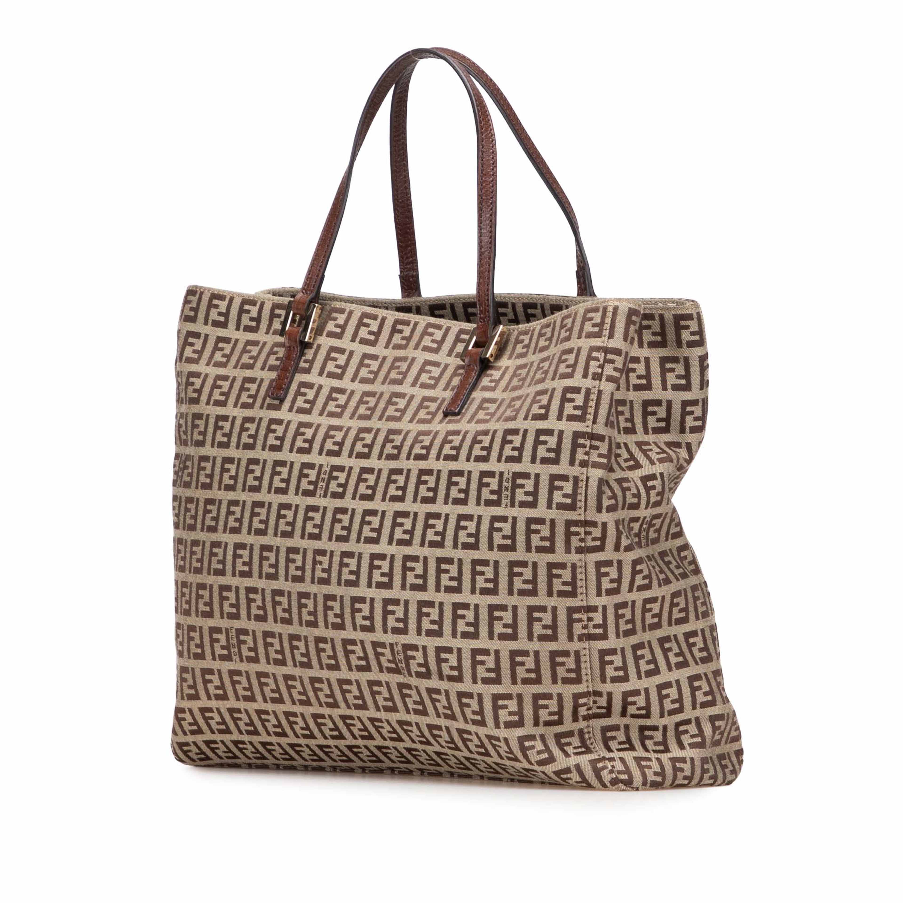 Fendi Zucchino Canvas Tote, från Luxclusif, i färgen beige. Klicka för att öppna bilden i stort format