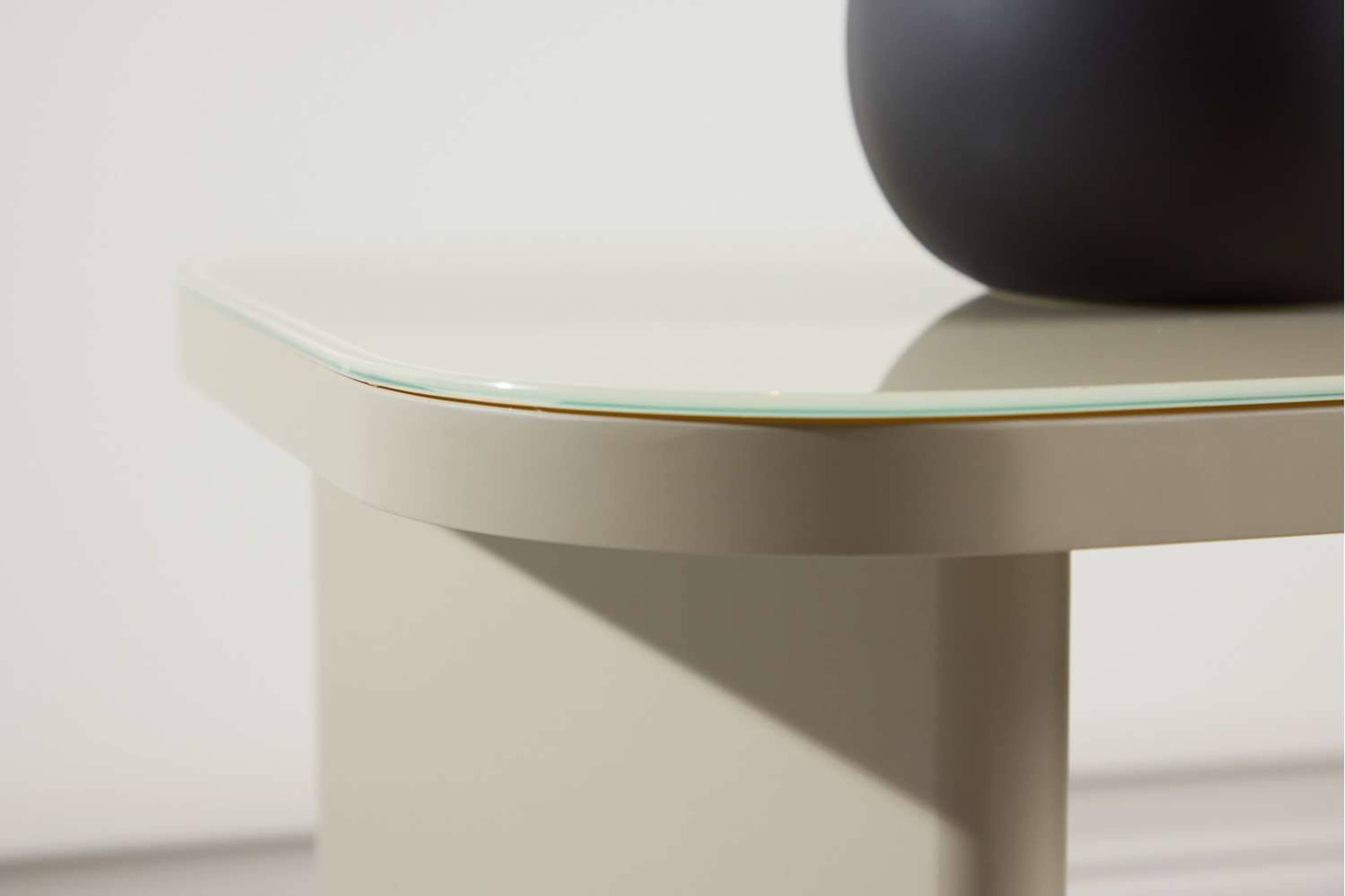 Grönvik Sidobord, från Venture Home, i färgen beige. Klicka för att öppna bilden i stort format