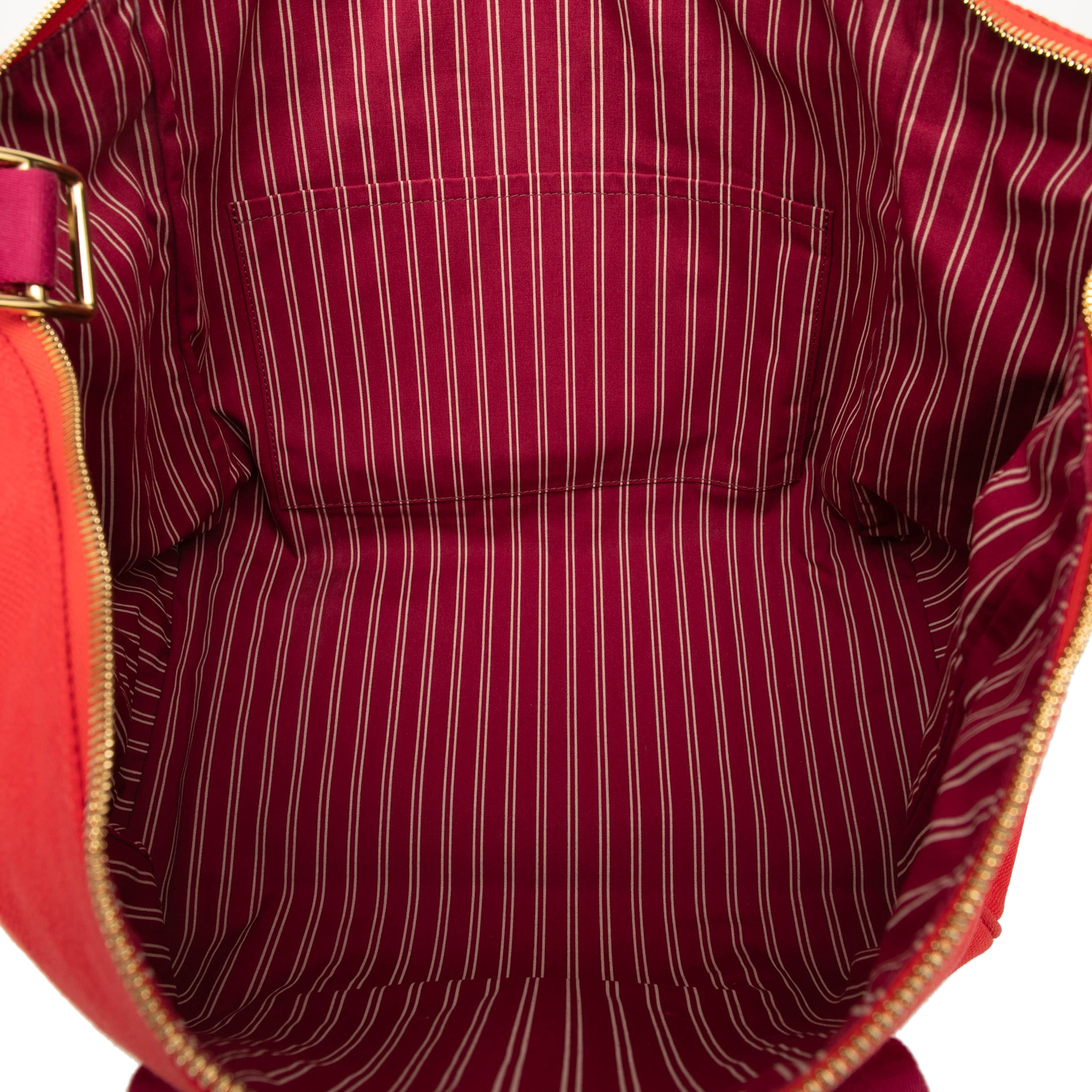 Louis Vuitton Lv Cup Antigua Sac Weekend, från Luxclusif, i färgen red. Klicka för att öppna bilden i stort format