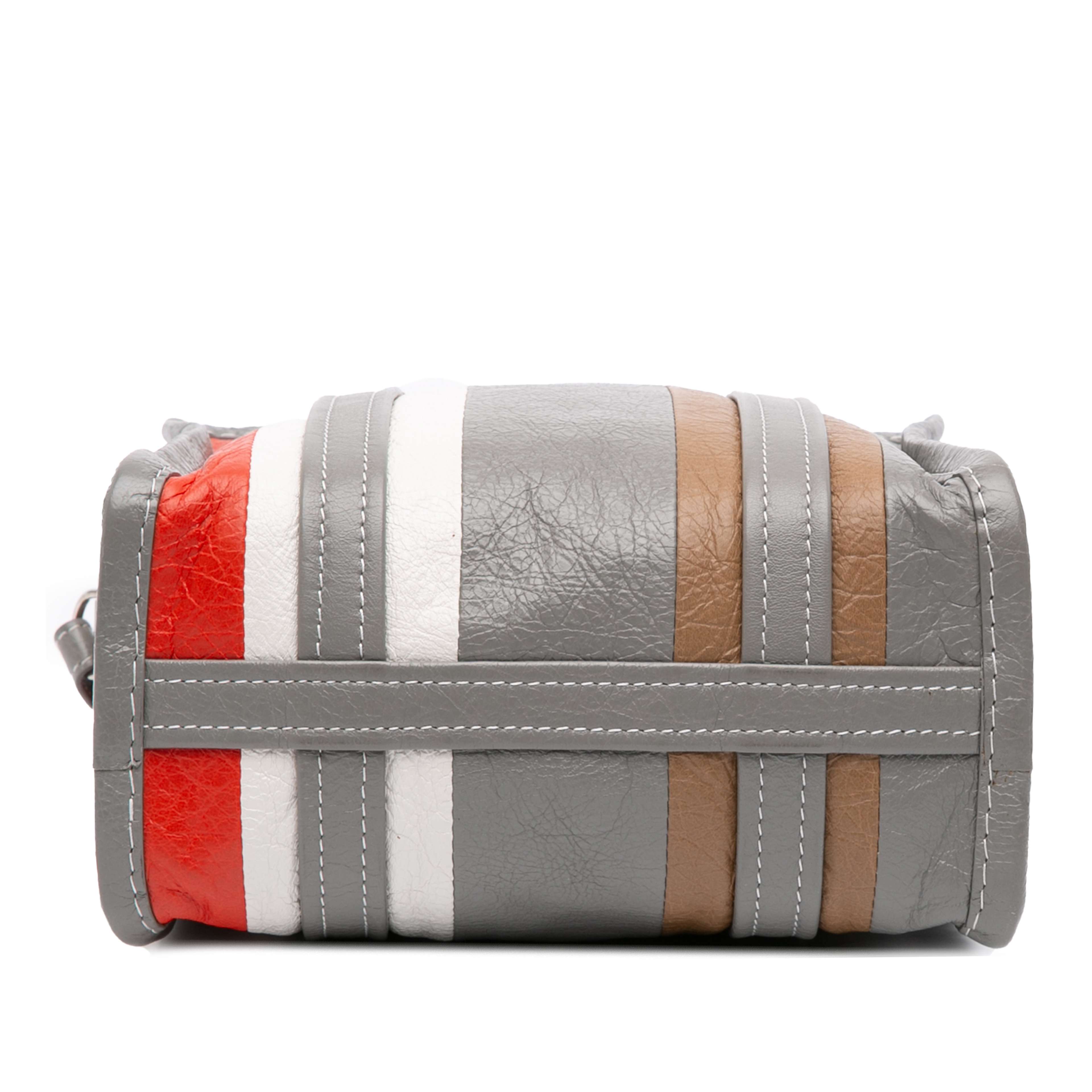 Balenciaga Xs Lambskin Bazar Shopper Satchel, från Luxclusif, i färgen gray. Klicka för att öppna bilden i stort format