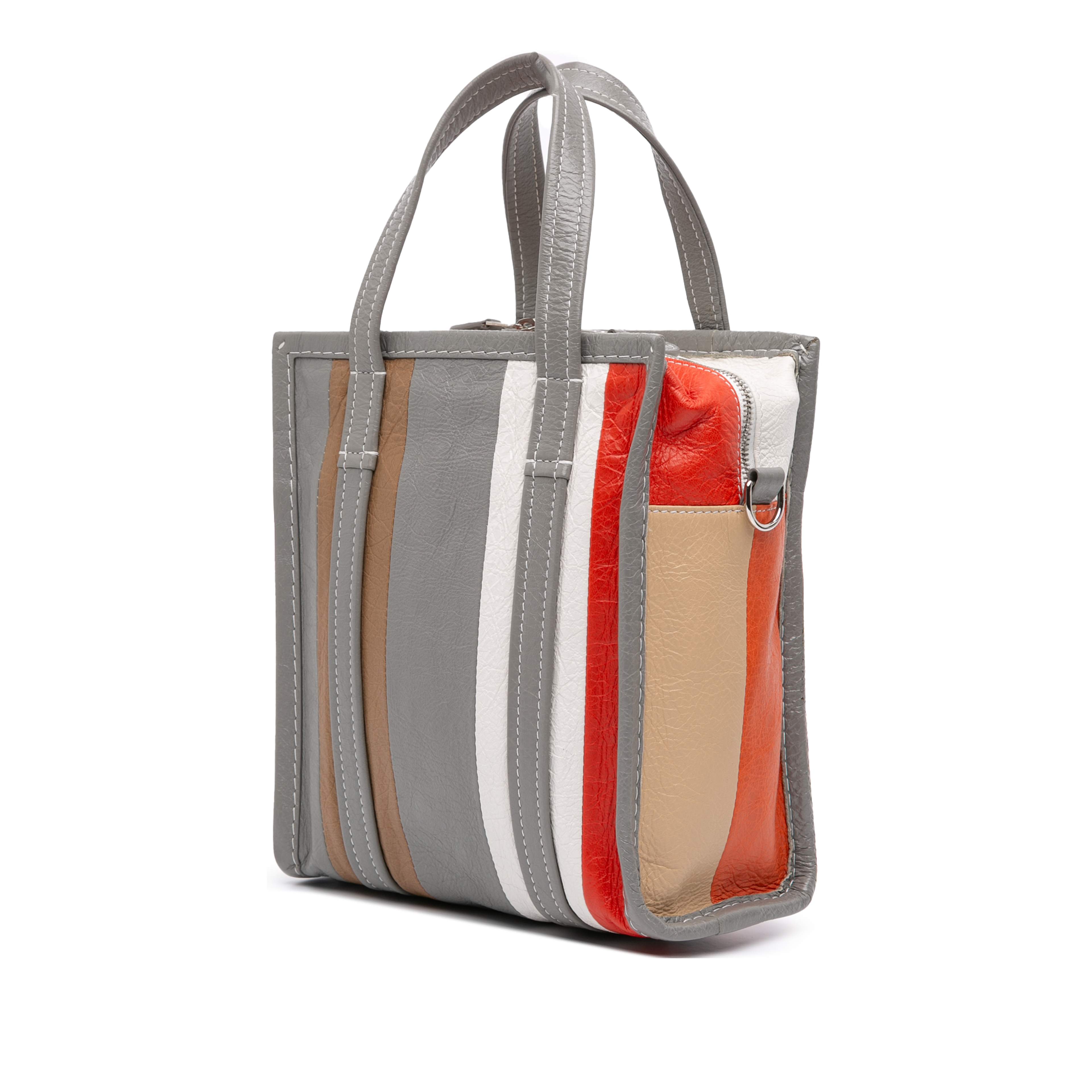 Balenciaga Xs Lambskin Bazar Shopper Satchel, från Luxclusif, i färgen gray. Klicka för att öppna bilden i stort format