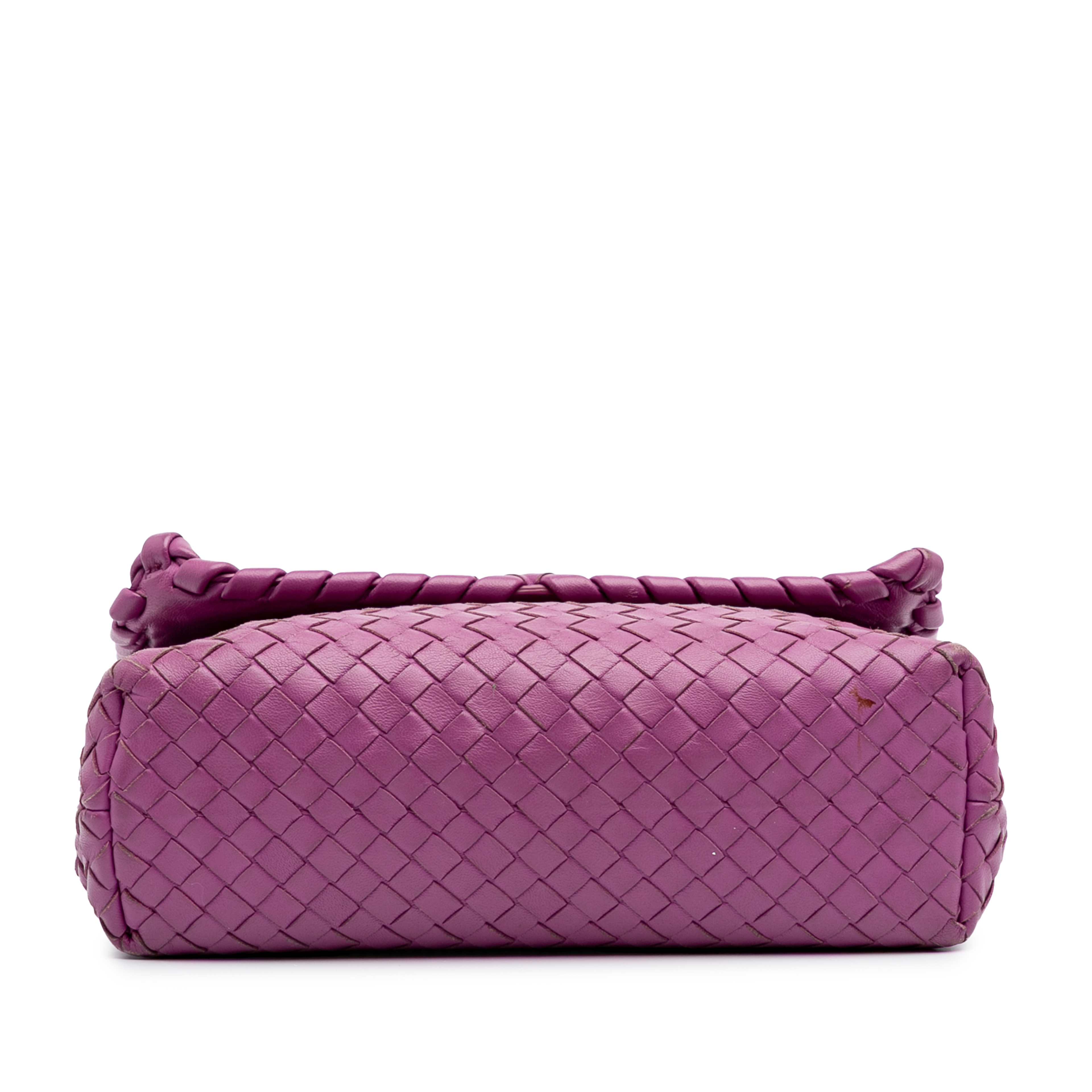 Bottega Veneta Small Nappa Intrecciato Olympia Shoulder Bag, från Luxclusif, i färgen purpur. Klicka för att öppna bilden i stort format