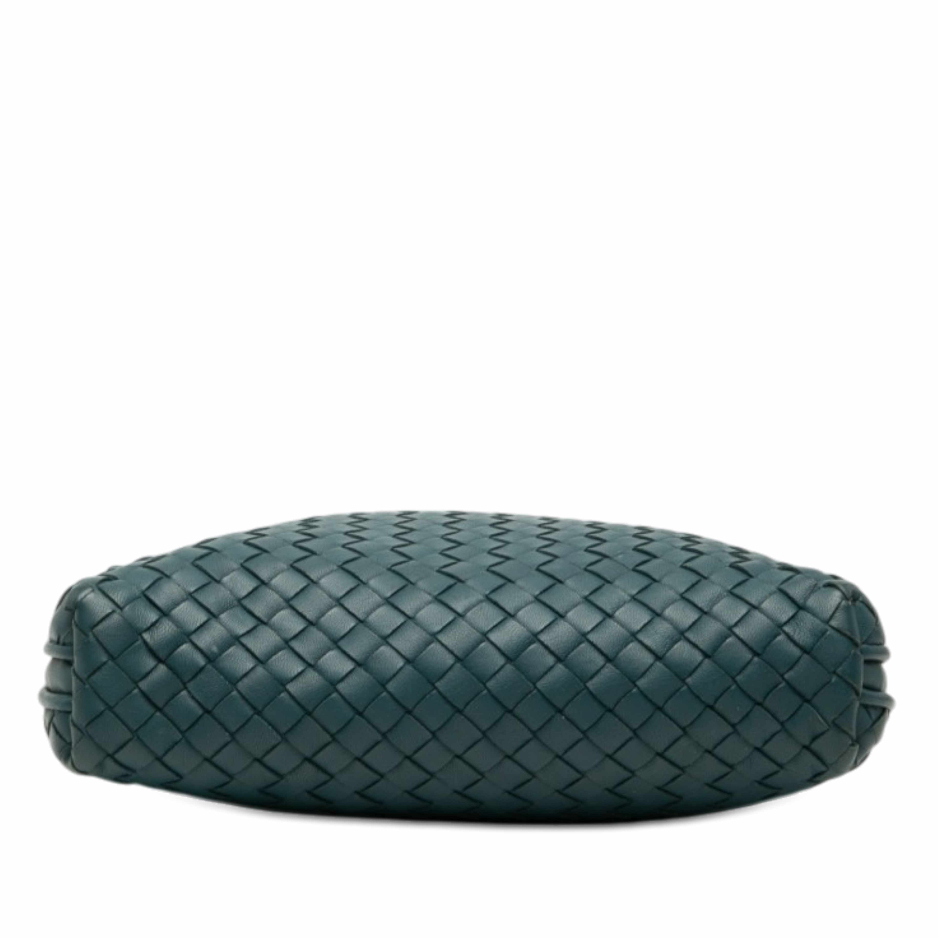 Bottega Veneta Nappa Intrecciato Nodini Crossbody, från Luxclusif, i färgen blå. Klicka för att öppna bilden i stort format