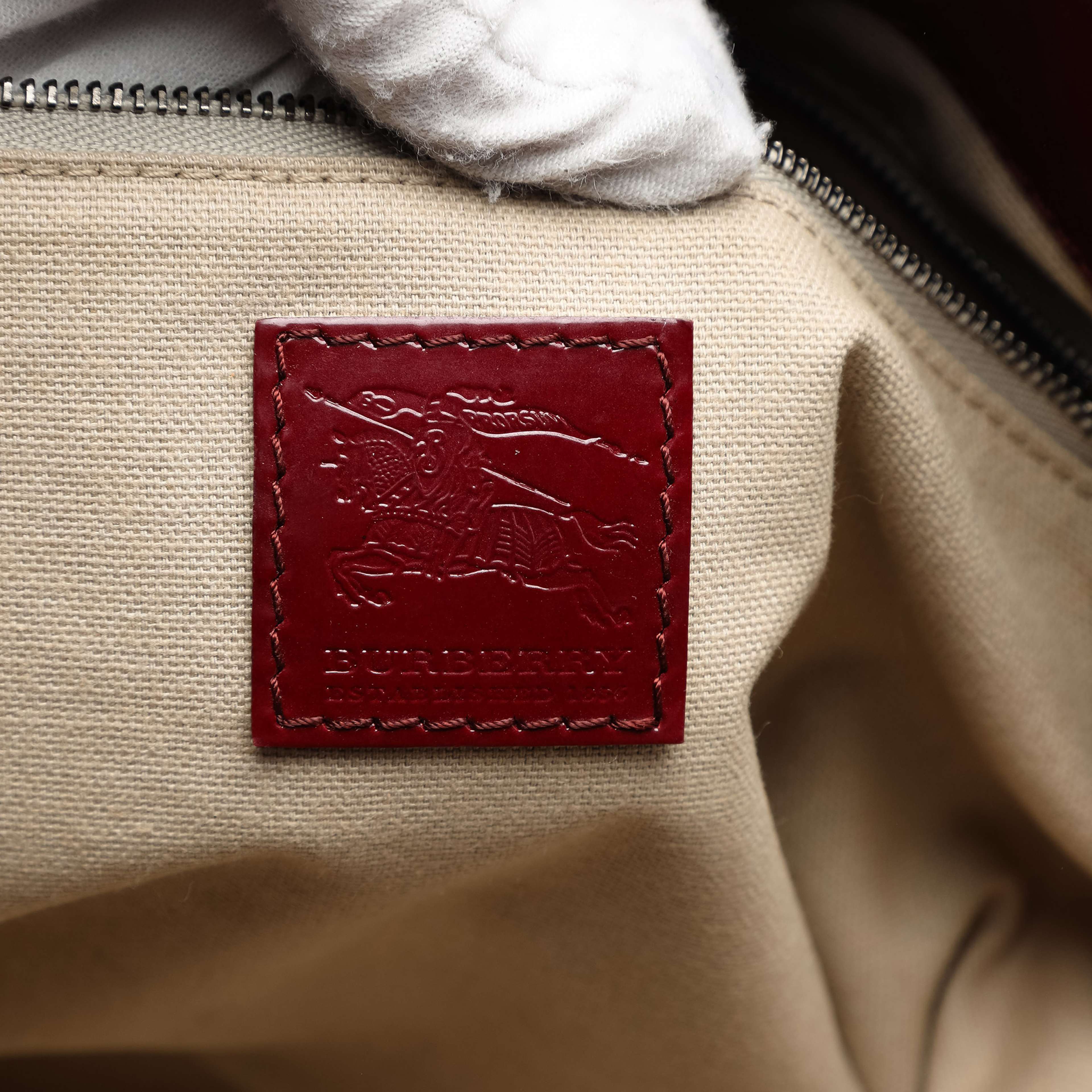 Burberry House Check Coated Canvas Hearts Gracie Tote, från Luxclusif, i färgen beige. Klicka för att öppna bilden i stort format