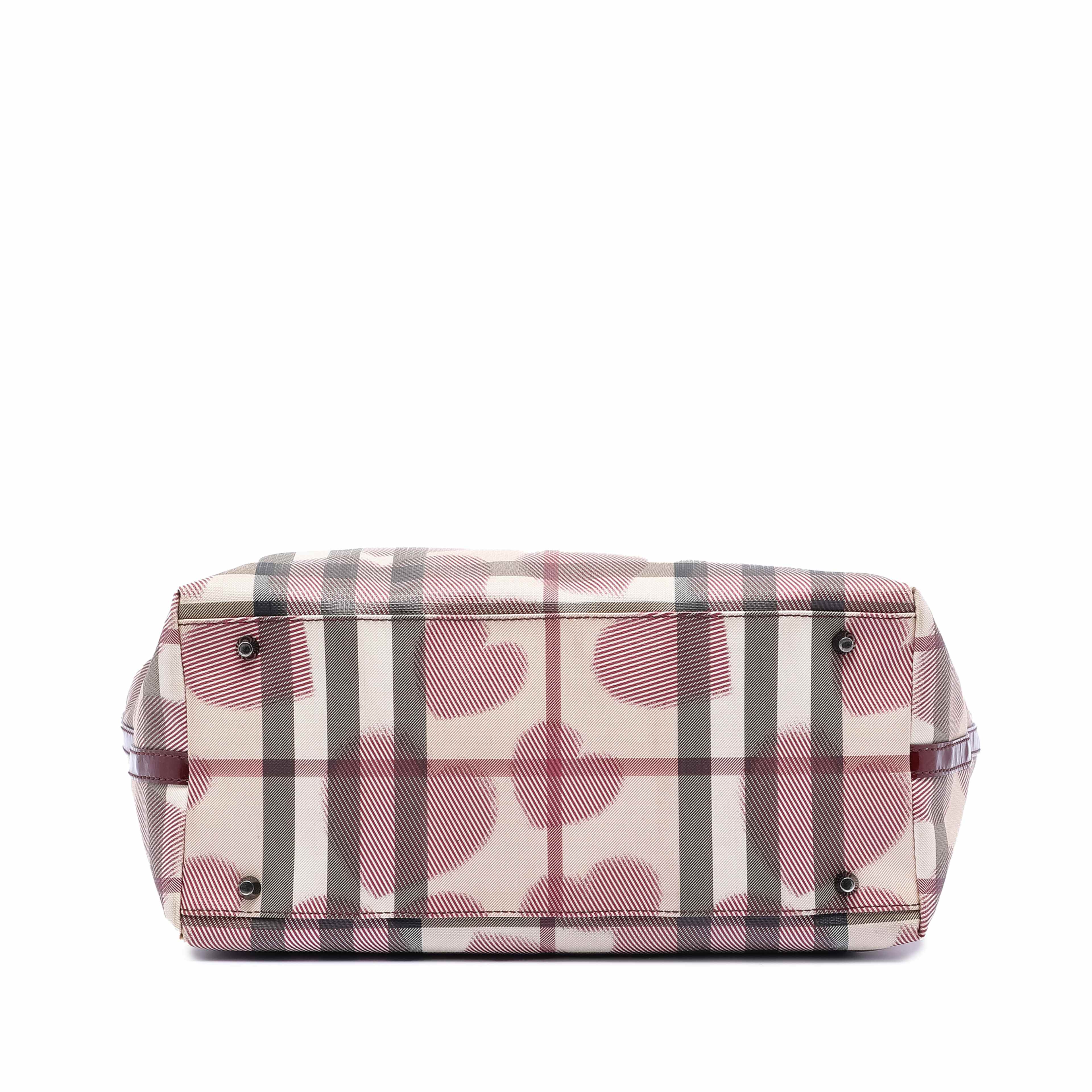 Burberry House Check Coated Canvas Hearts Gracie Tote, från Luxclusif, i färgen beige. Klicka för att öppna bilden i stort format