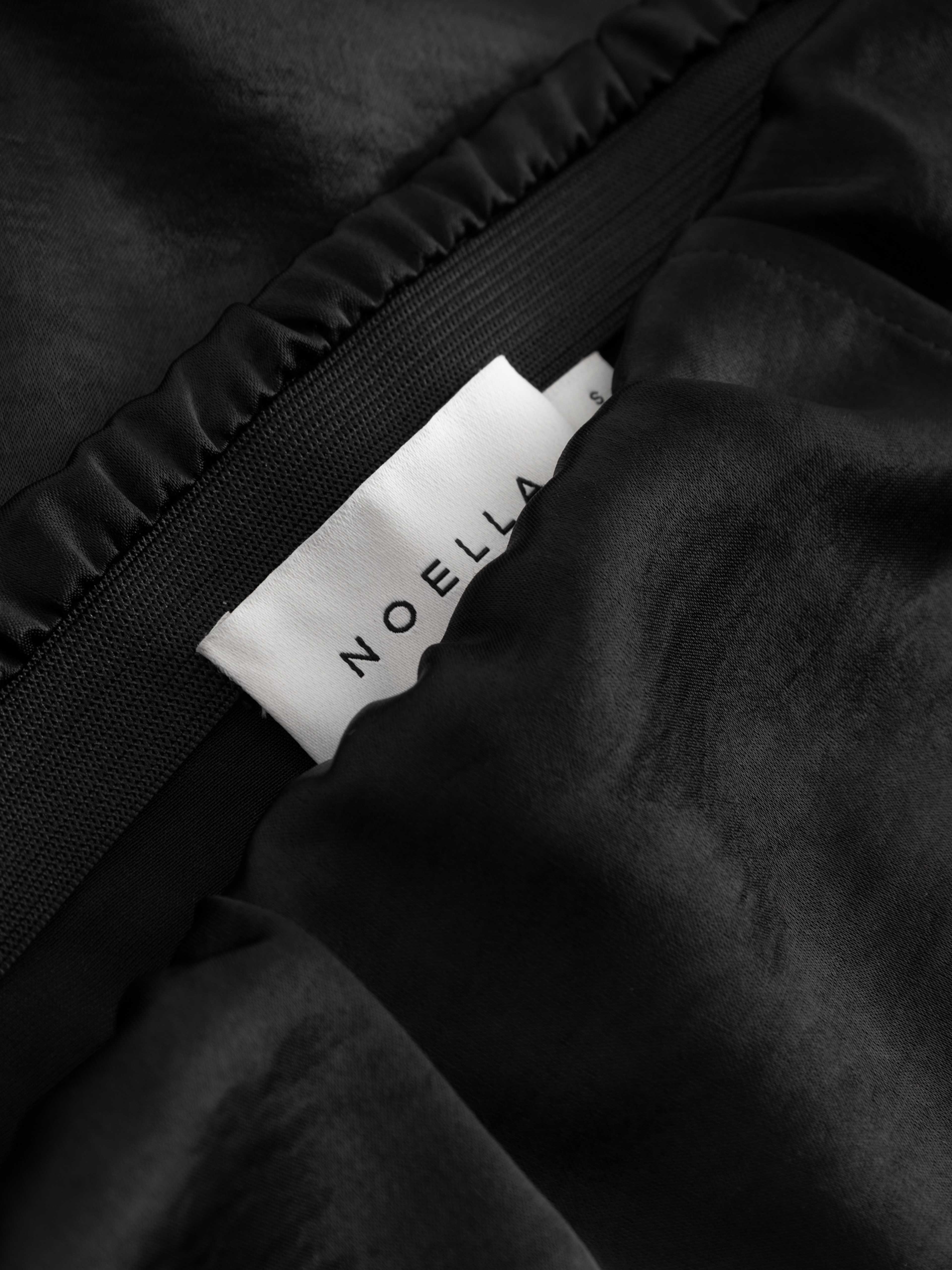 N-marie Skirt - Black, från Noella, i färgen black. Klicka för att öppna bilden i stort format