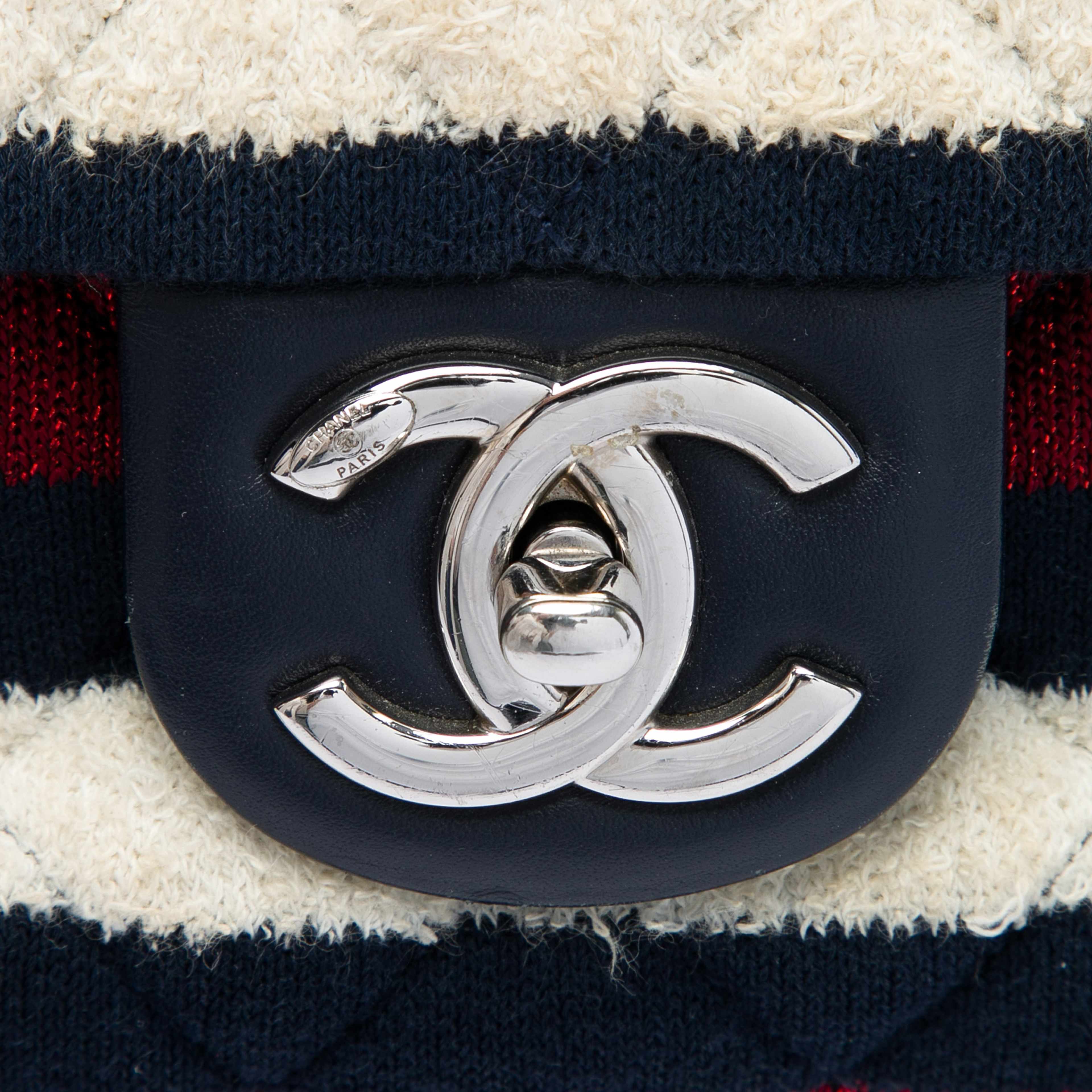 Chanel Jumbo Stripe Jersey Felt And Rope Flap, från Luxclusif, i färgen blå. Klicka för att öppna bilden i stort format