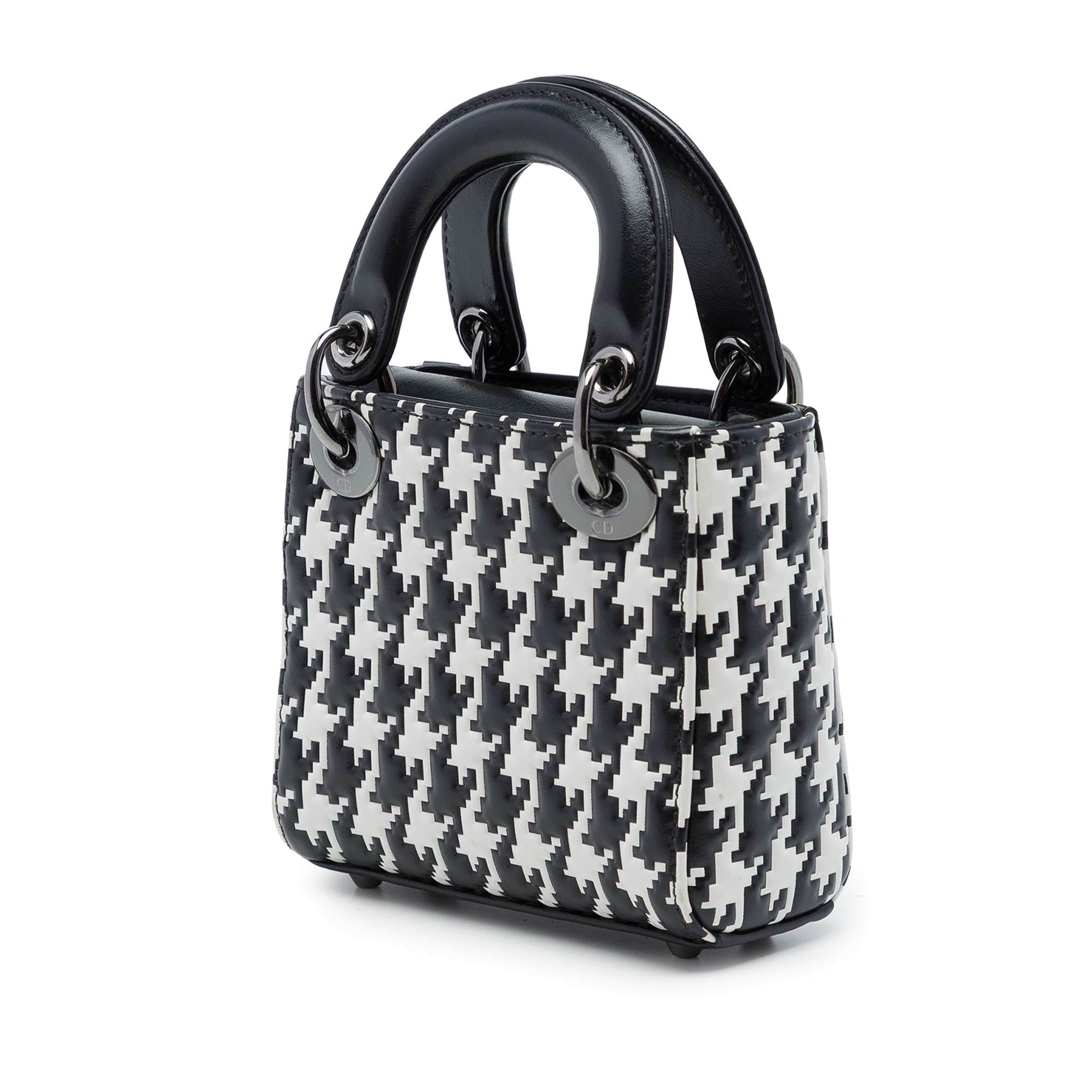 Dior Micro Calfskin Houndstooth Embossed Macro Lady Dior, från Luxclusif, i färgen svart. Klicka för att öppna bilden i stort format