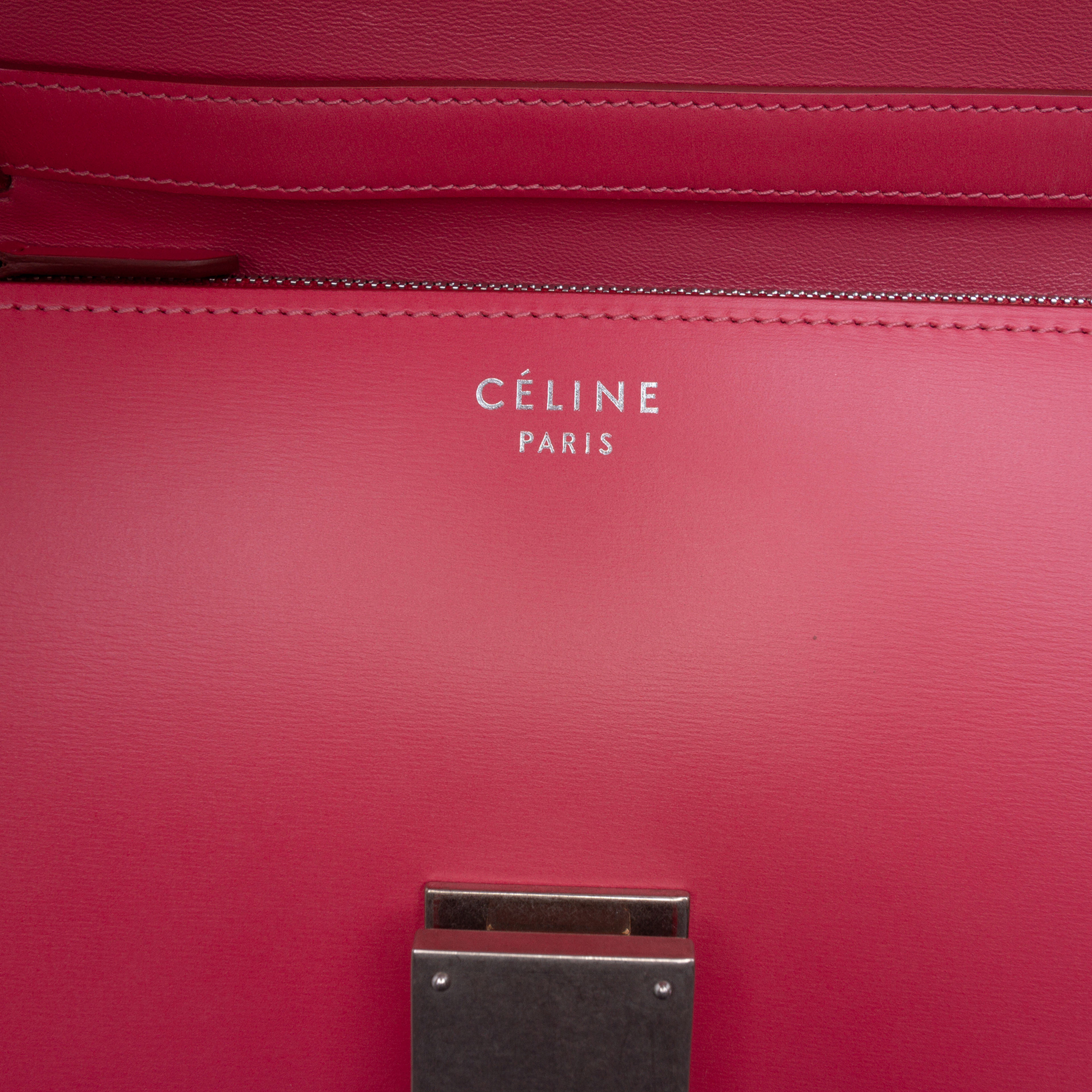 Celine Medium Calfskin Classic Box, från Luxclusif, i färgen rosa. Klicka för att öppna bilden i stort format