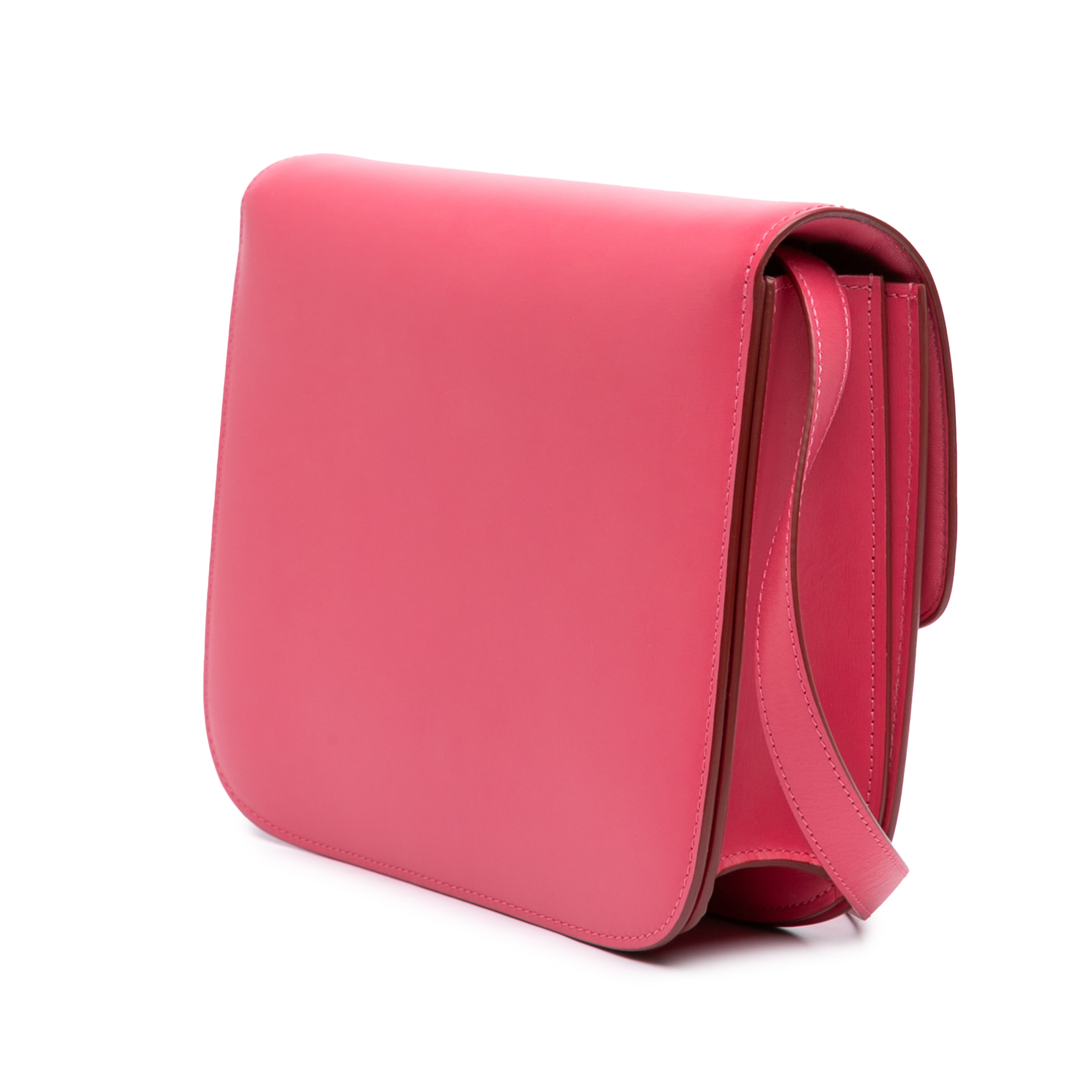 Celine Medium Calfskin Classic Box, från Luxclusif, i färgen rosa. Klicka för att öppna bilden i stort format