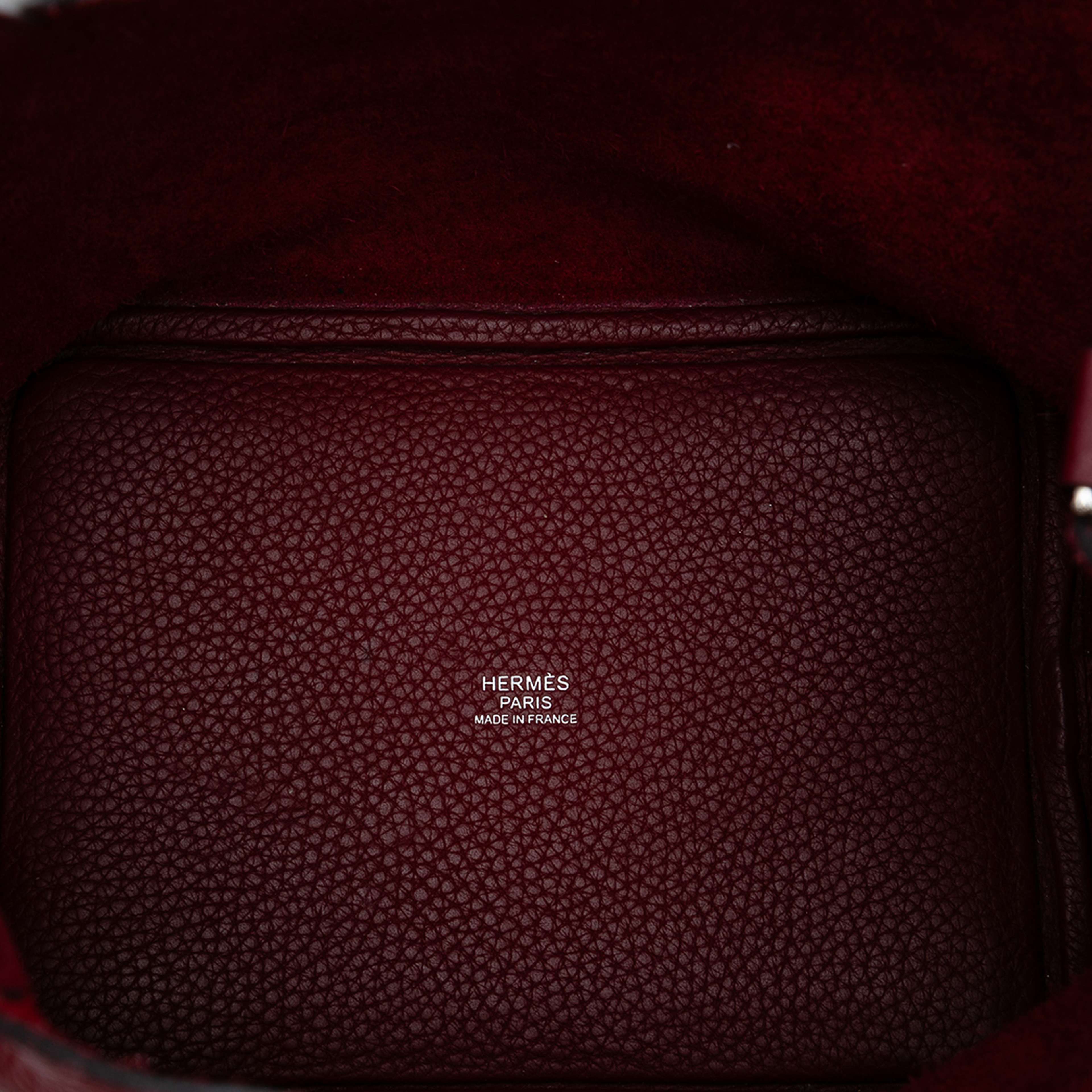 Hermès Clemence Picotin Lock 18, från Luxclusif, i färgen red. Klicka för att öppna bilden i stort format