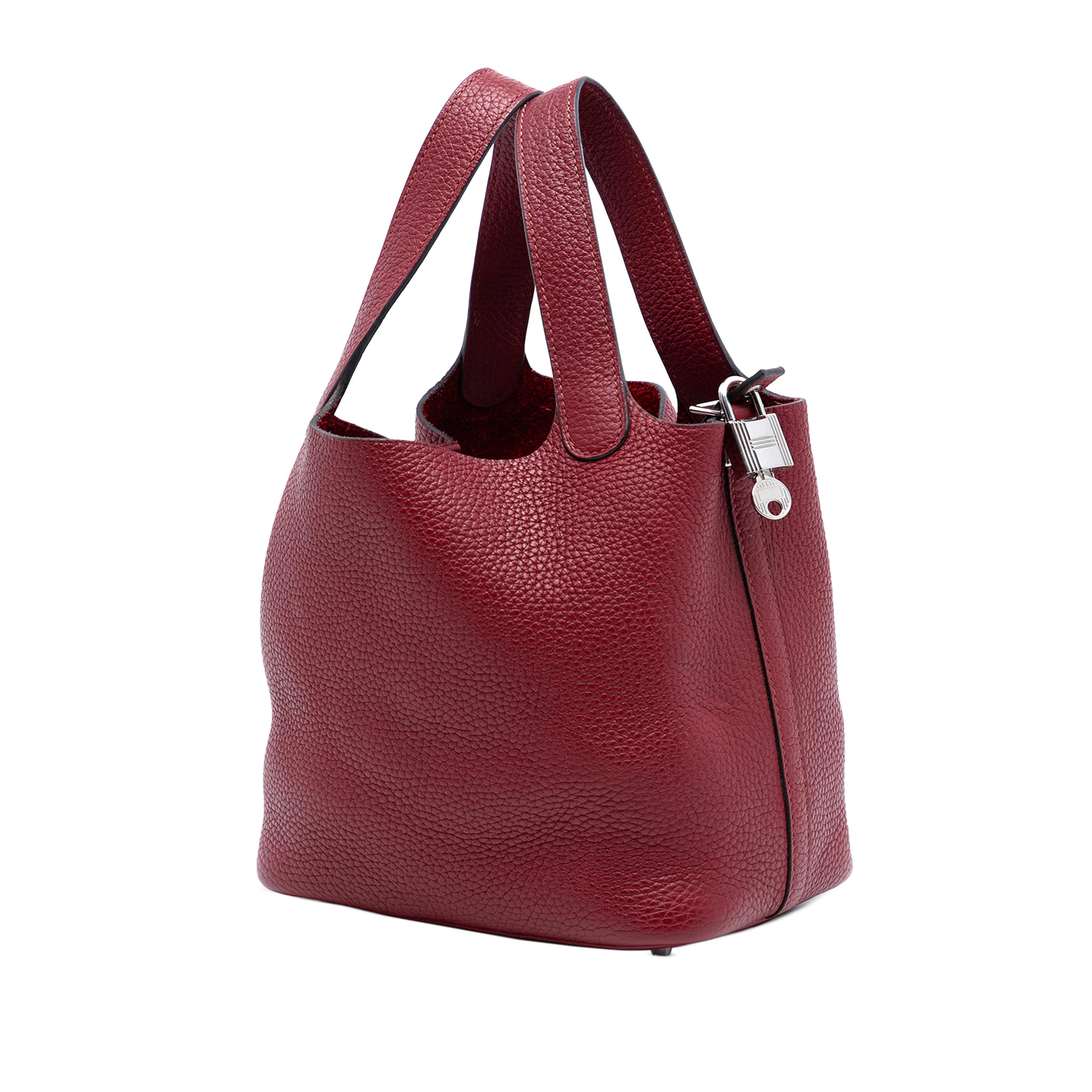 Hermès Clemence Picotin Lock 18, från Luxclusif, i färgen red. Klicka för att öppna bilden i stort format