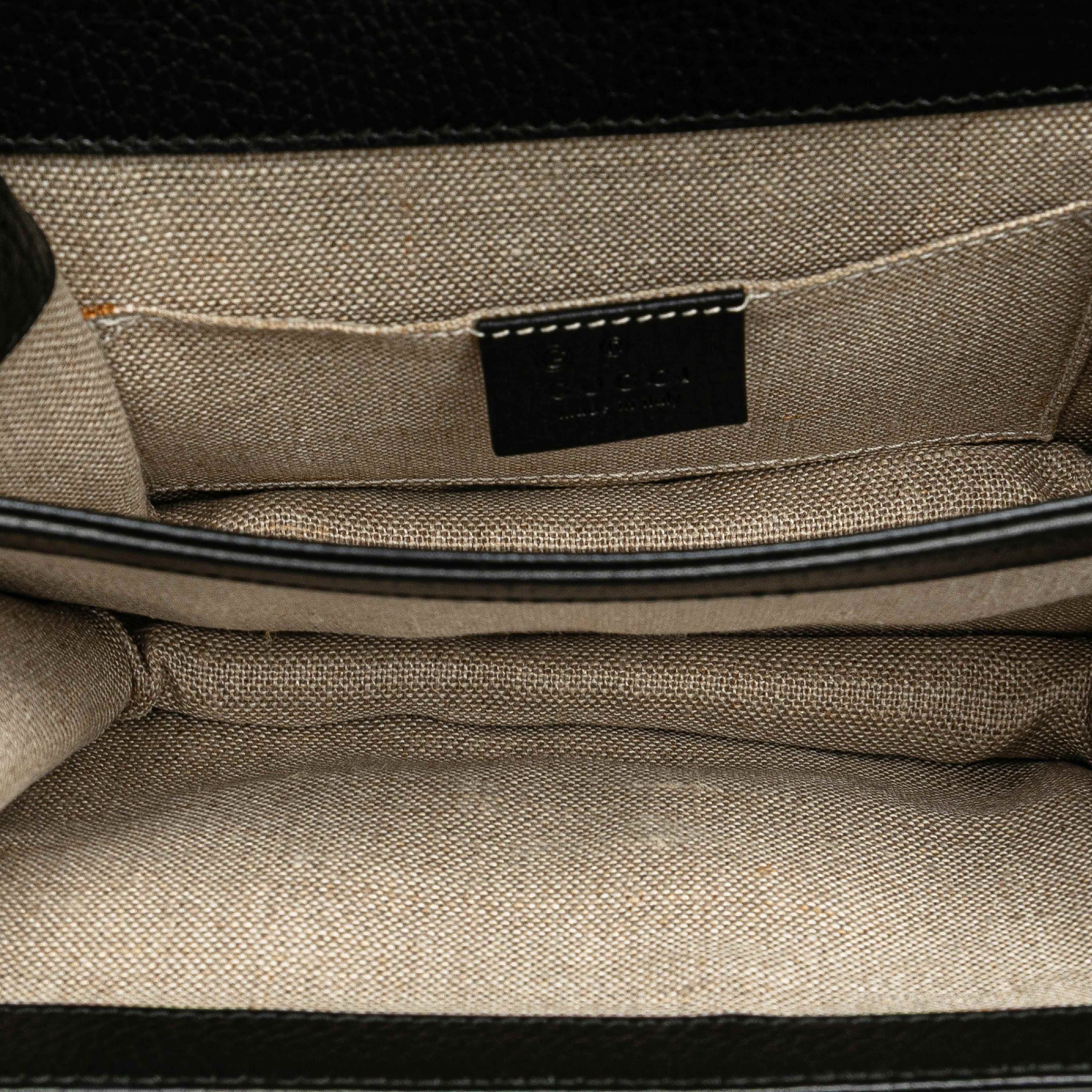 Gucci Small Dollar Calfskin Interlocking G Crossbody, från Luxclusif, i färgen black. Klicka för att öppna bilden i stort format