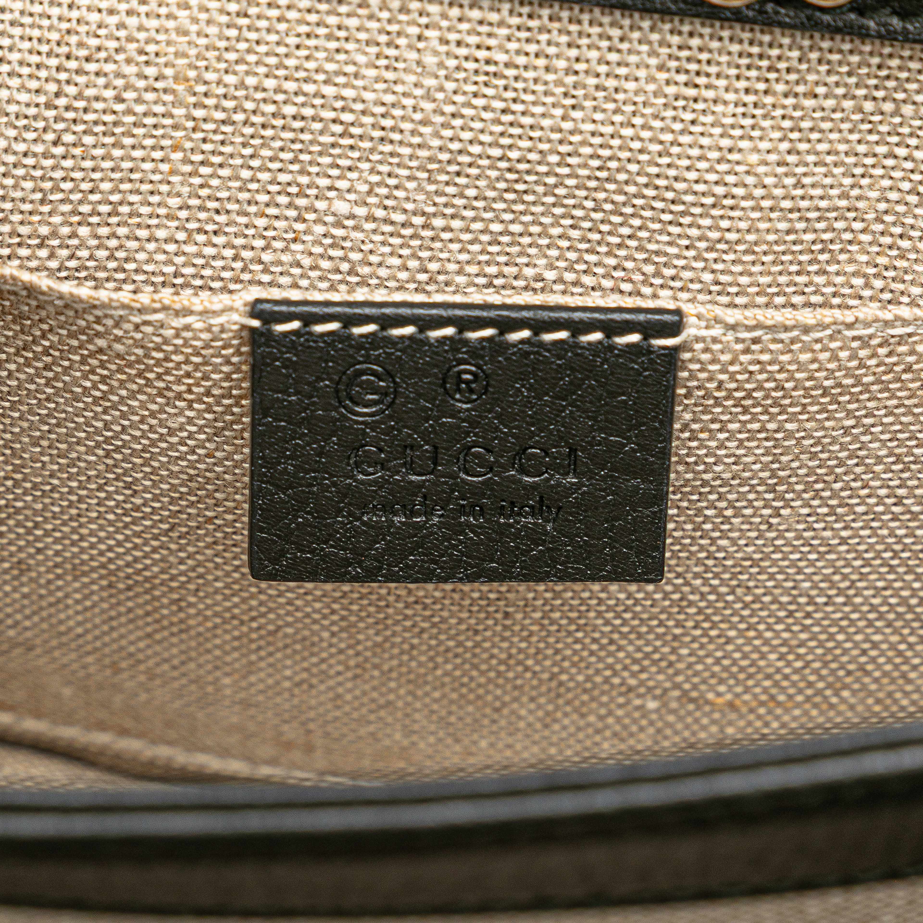 Gucci Small Dollar Calfskin Interlocking G Crossbody, från Luxclusif, i färgen black. Klicka för att öppna bilden i stort format