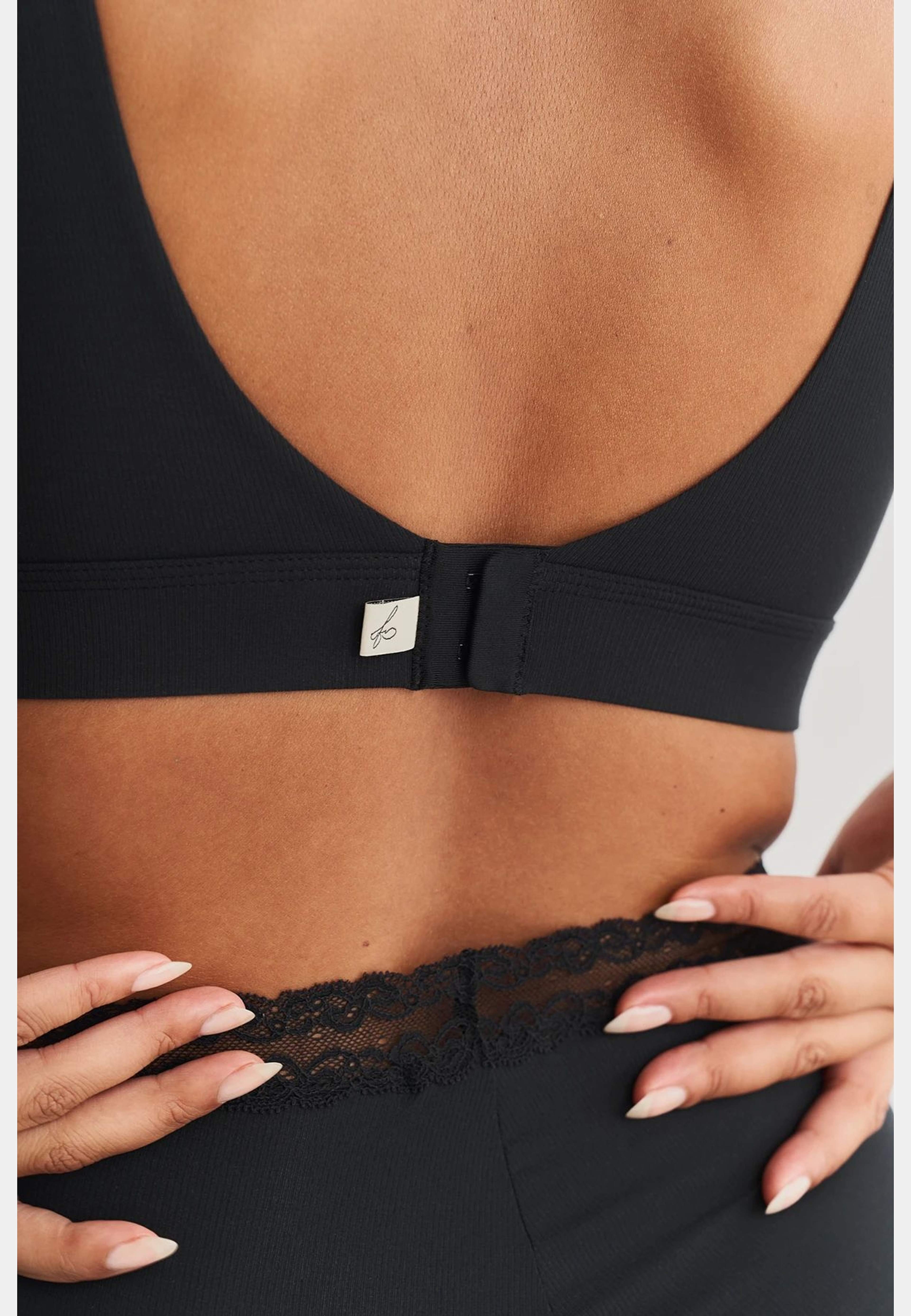 Flora Wrap Bra - Black, från FEMIQUE, i färgen black. Klicka för att öppna bilden i stort format