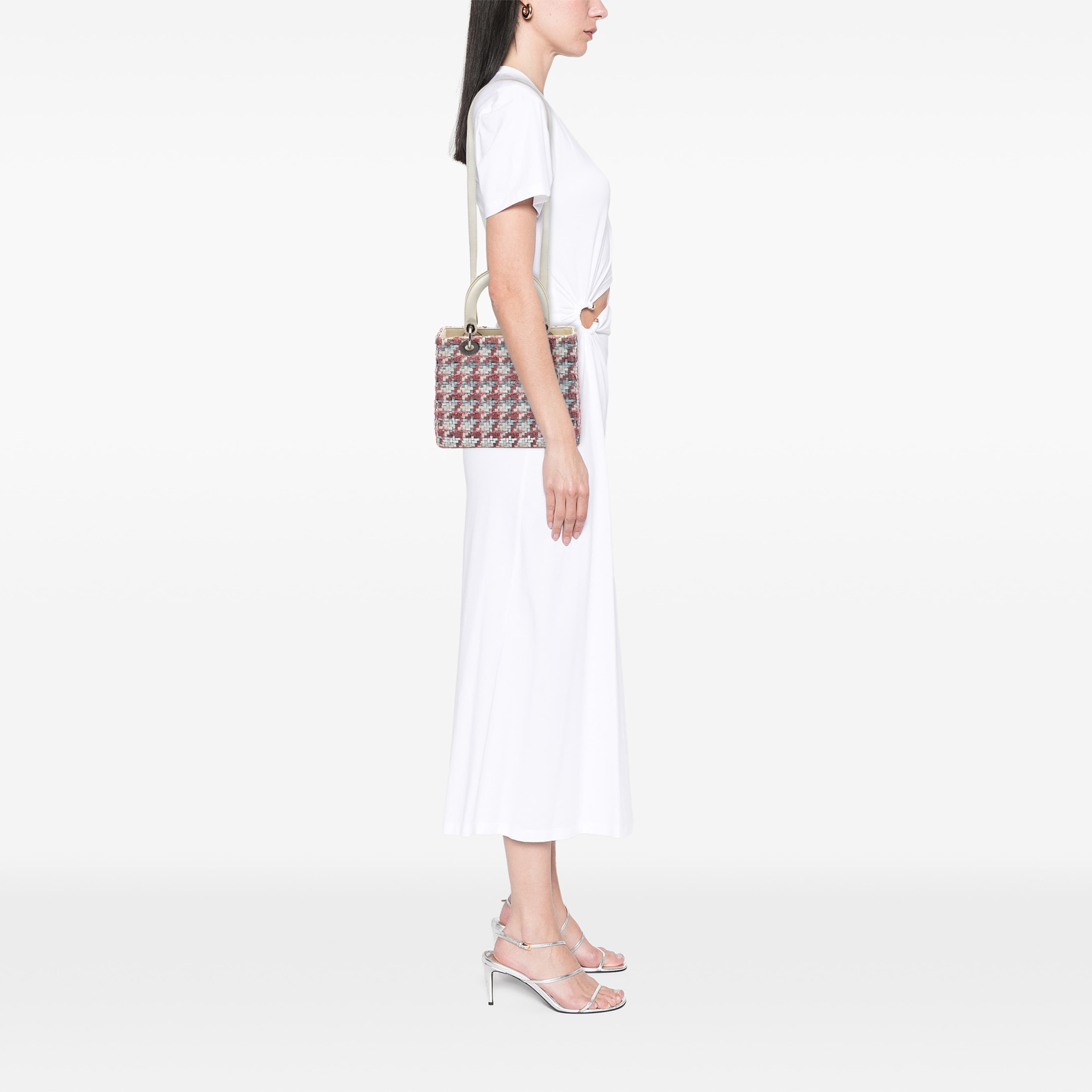 Dior Medium Woven Lambskin And Tweed Lady Dior, från Luxclusif, i färgen vit. Klicka för att öppna bilden i stort format