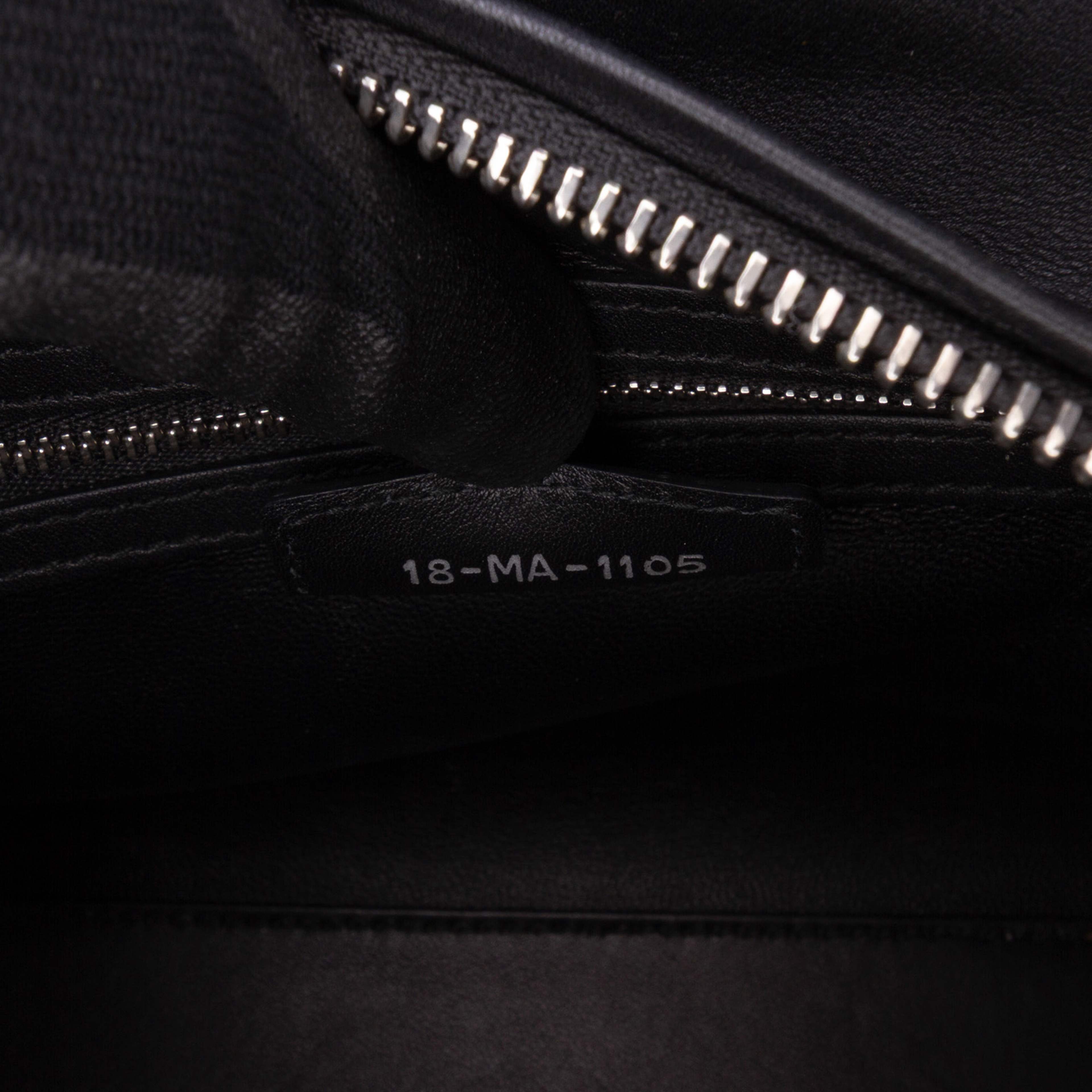 Dior Medium Calfskin Paradise Lady Dior, från Luxclusif, i färgen black. Klicka för att öppna bilden i stort format