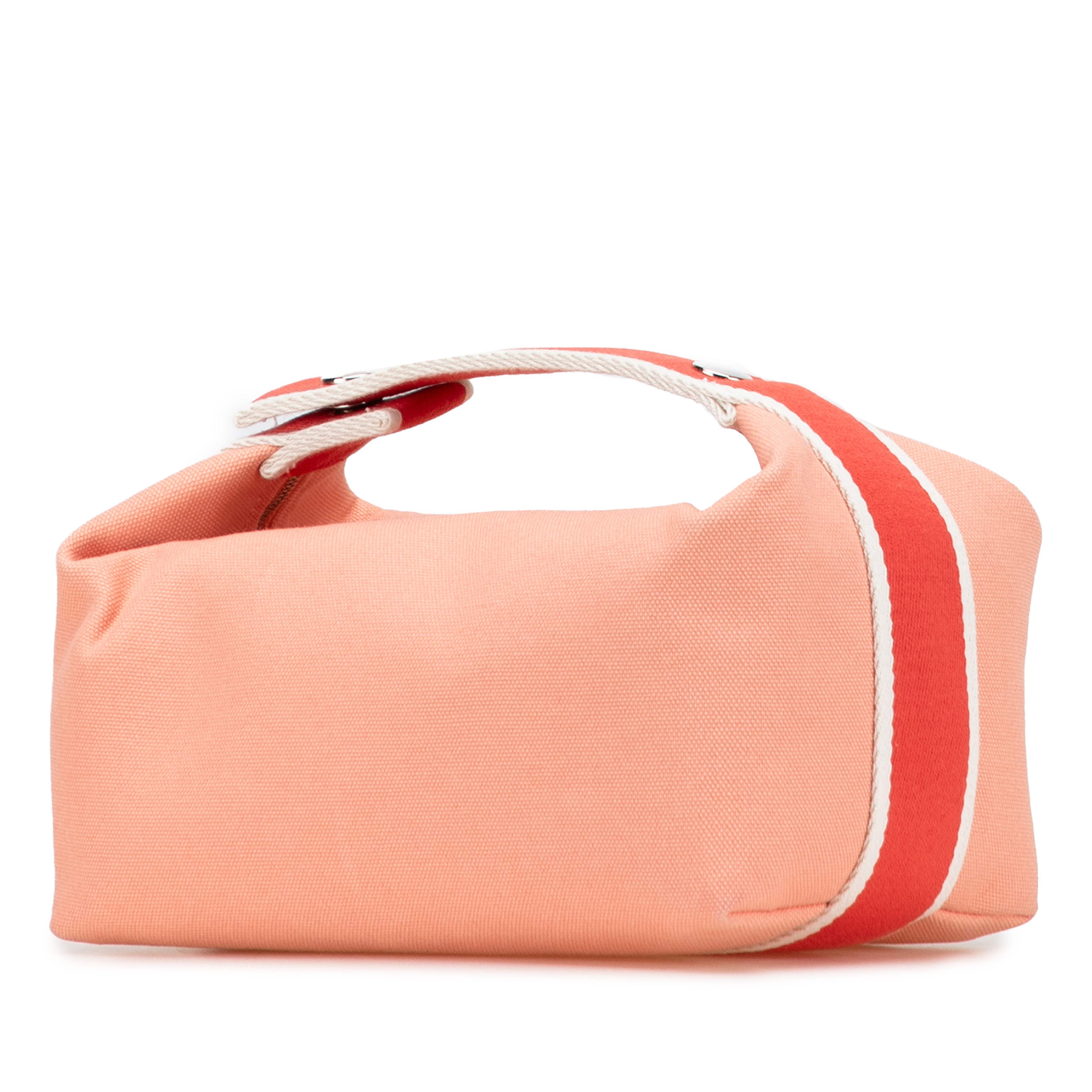 Hermès Small Canvas Bride A Brac Case, från Luxclusif, i färgen salmon. Klicka för att öppna bilden i stort format