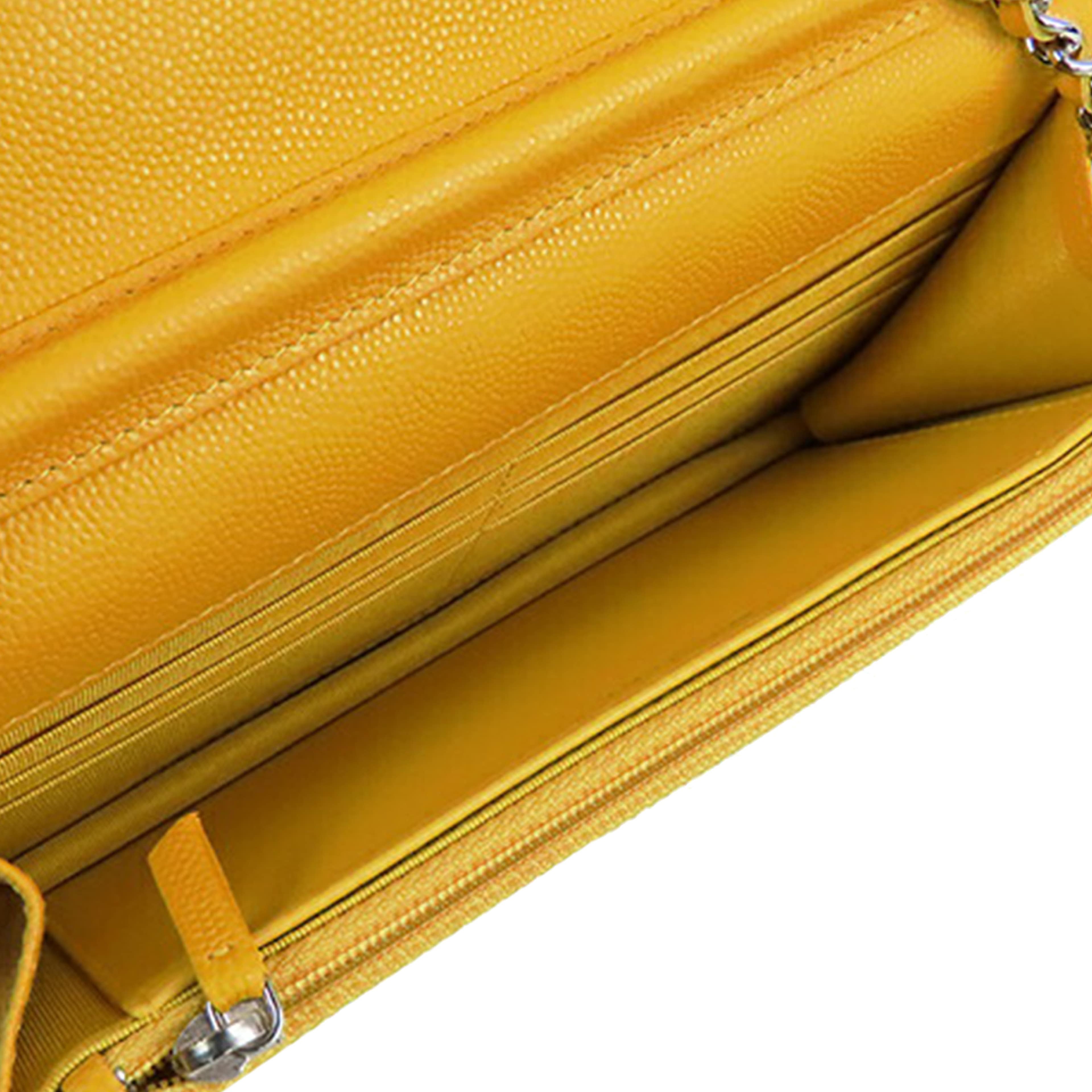 Chanel Cc Chevron Caviar Wallet On Chain, från Luxclusif, i färgen yellow. Klicka för att öppna bilden i stort format