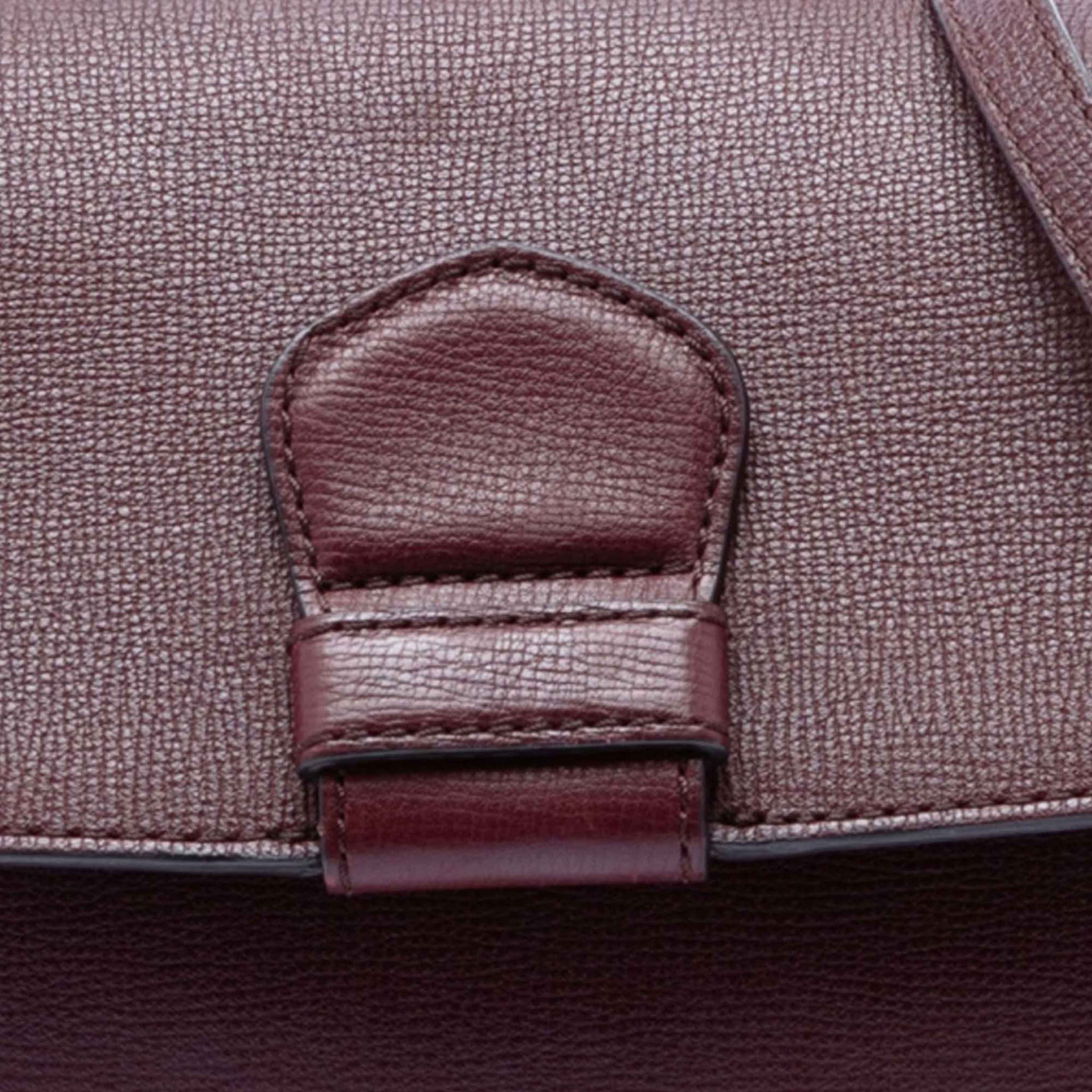 Burberry Medium House Check Trimmed Leather Camberley Satchel, från Luxclusif, i färgen röd. Klicka för att öppna bilden i stort format
